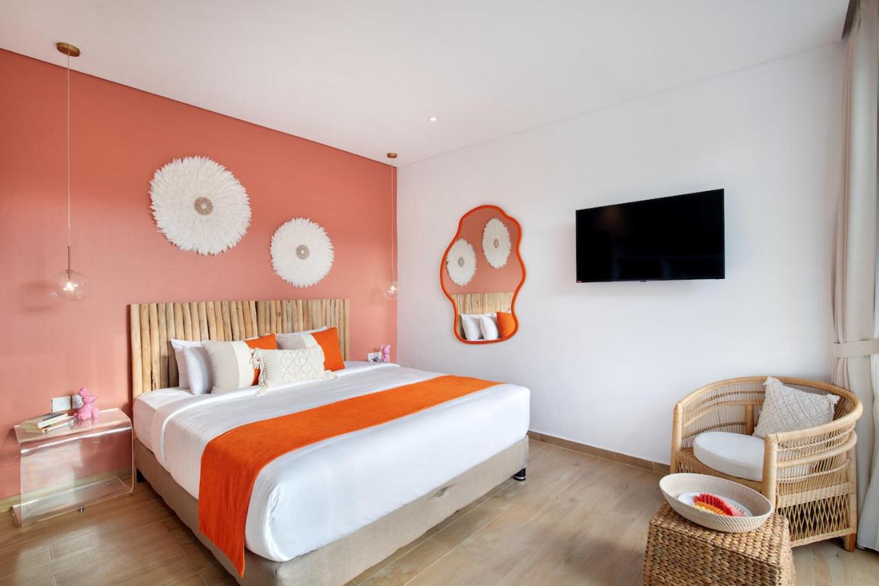 Trendsetting Ultimate 6-Bed BEACH Getaway-Staff-Breakfast-BBQ-Billiard view 2