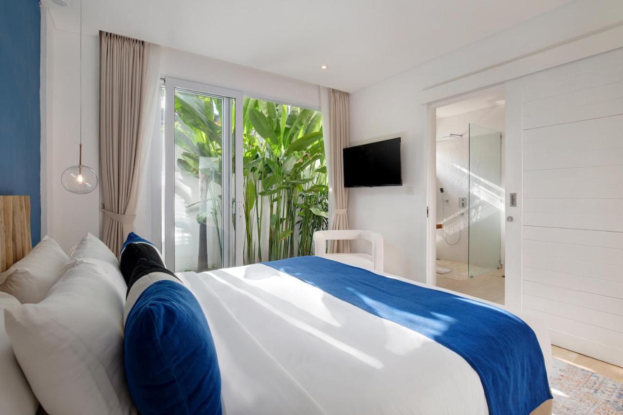 Trendsetting Ultimate 6-Bed BEACH Getaway-Staff-Breakfast-BBQ-Billiard view 5