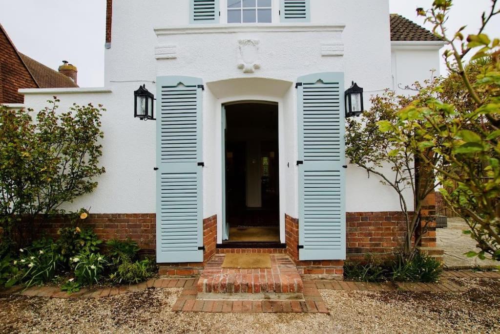 Exquisite location close to the sea! view 2