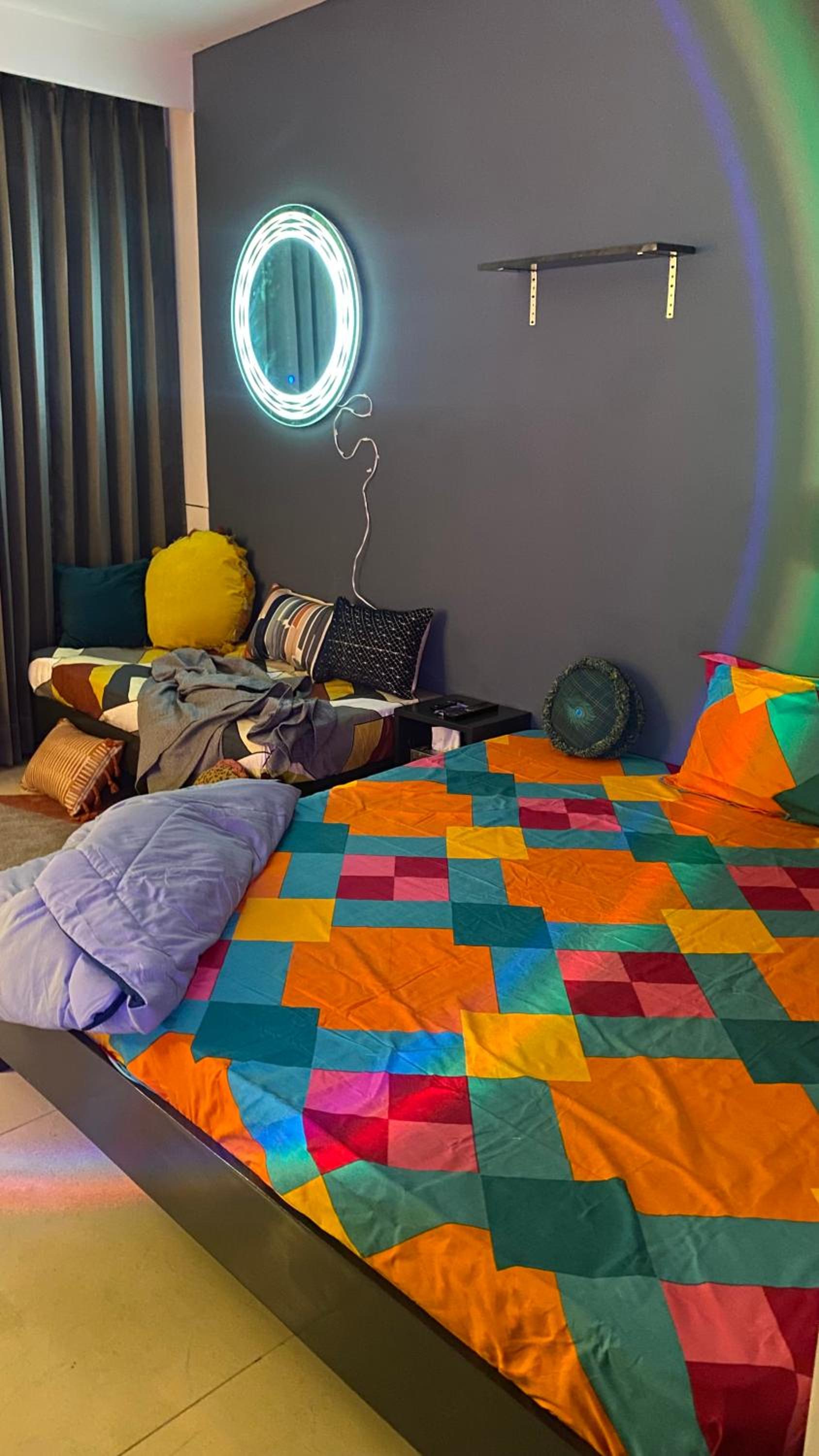 Two Passangers Netflix Circle studio view 4