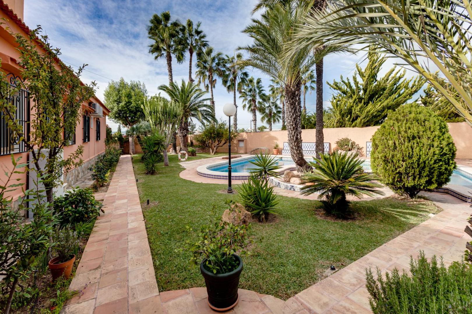 Apartamento Esclusivo con Piscina e Giardino