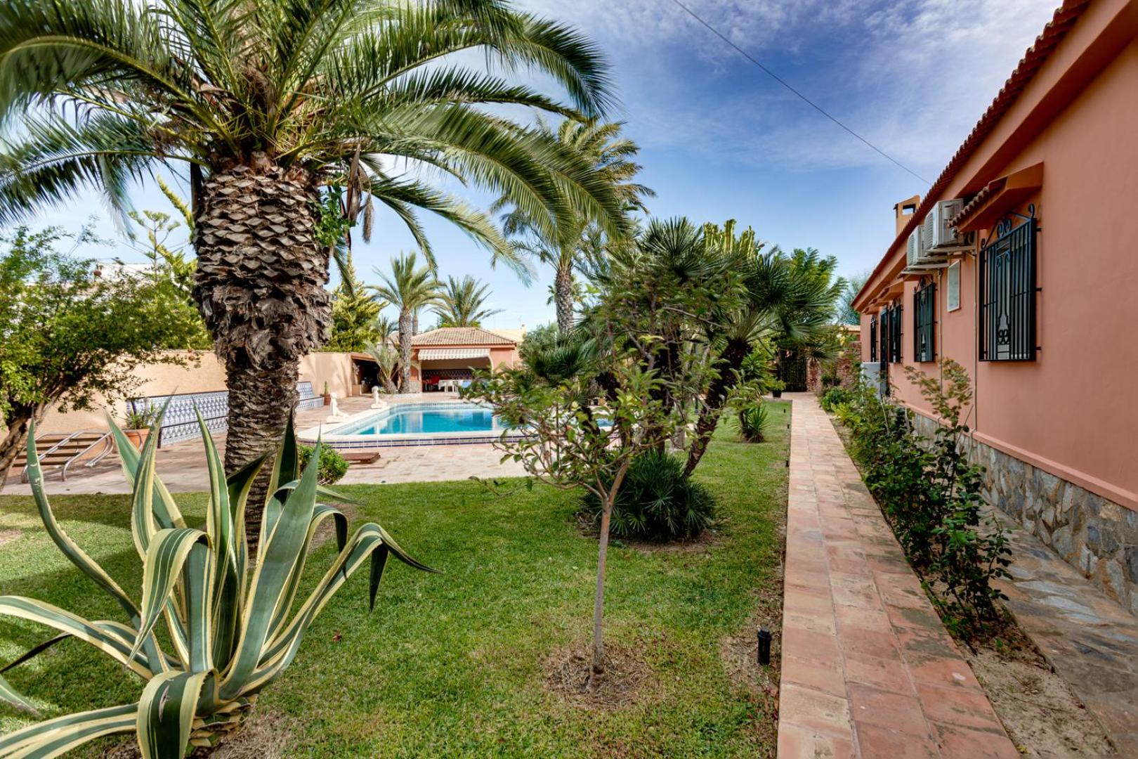 Apartamento Esclusivo con Piscina e Giardino