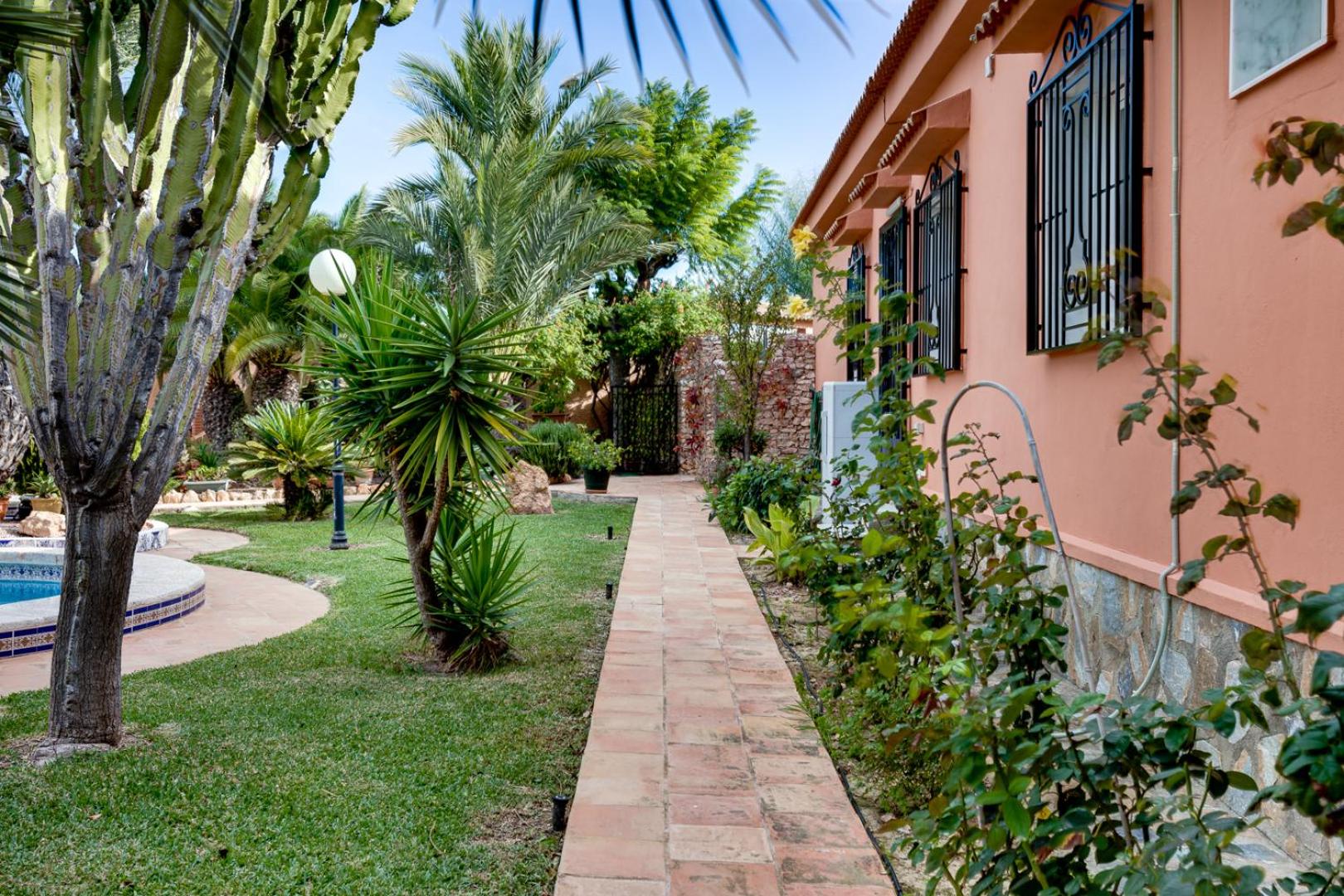 Apartamento Esclusivo con Piscina e Giardino