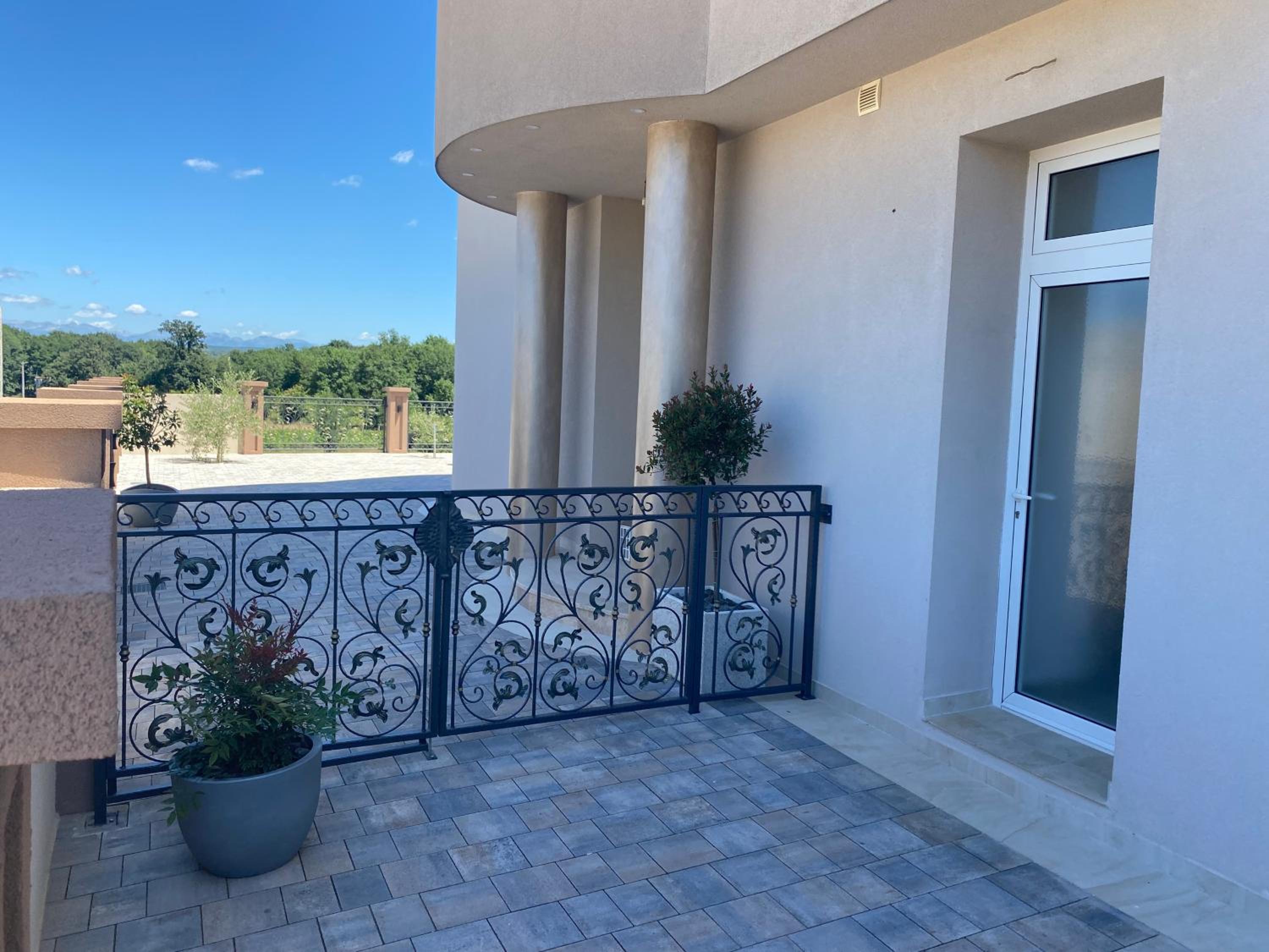 Villa Flowers