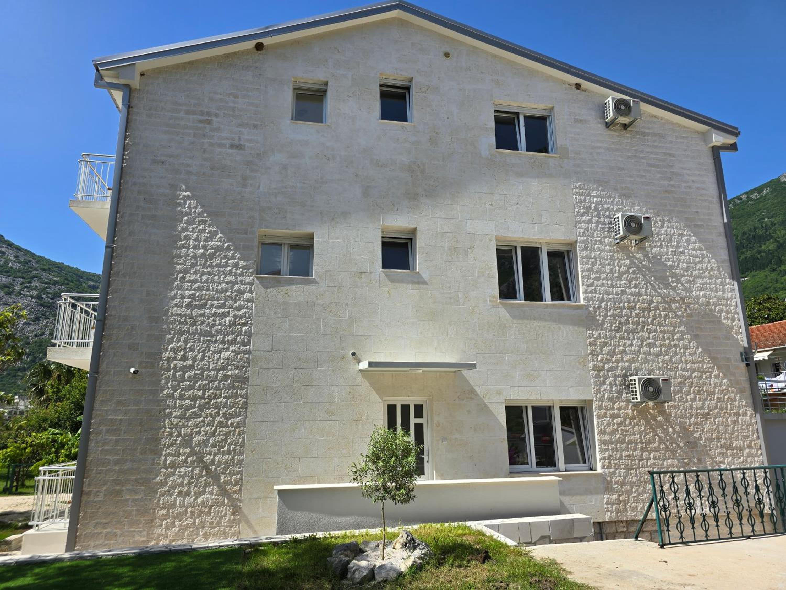 Photo 23