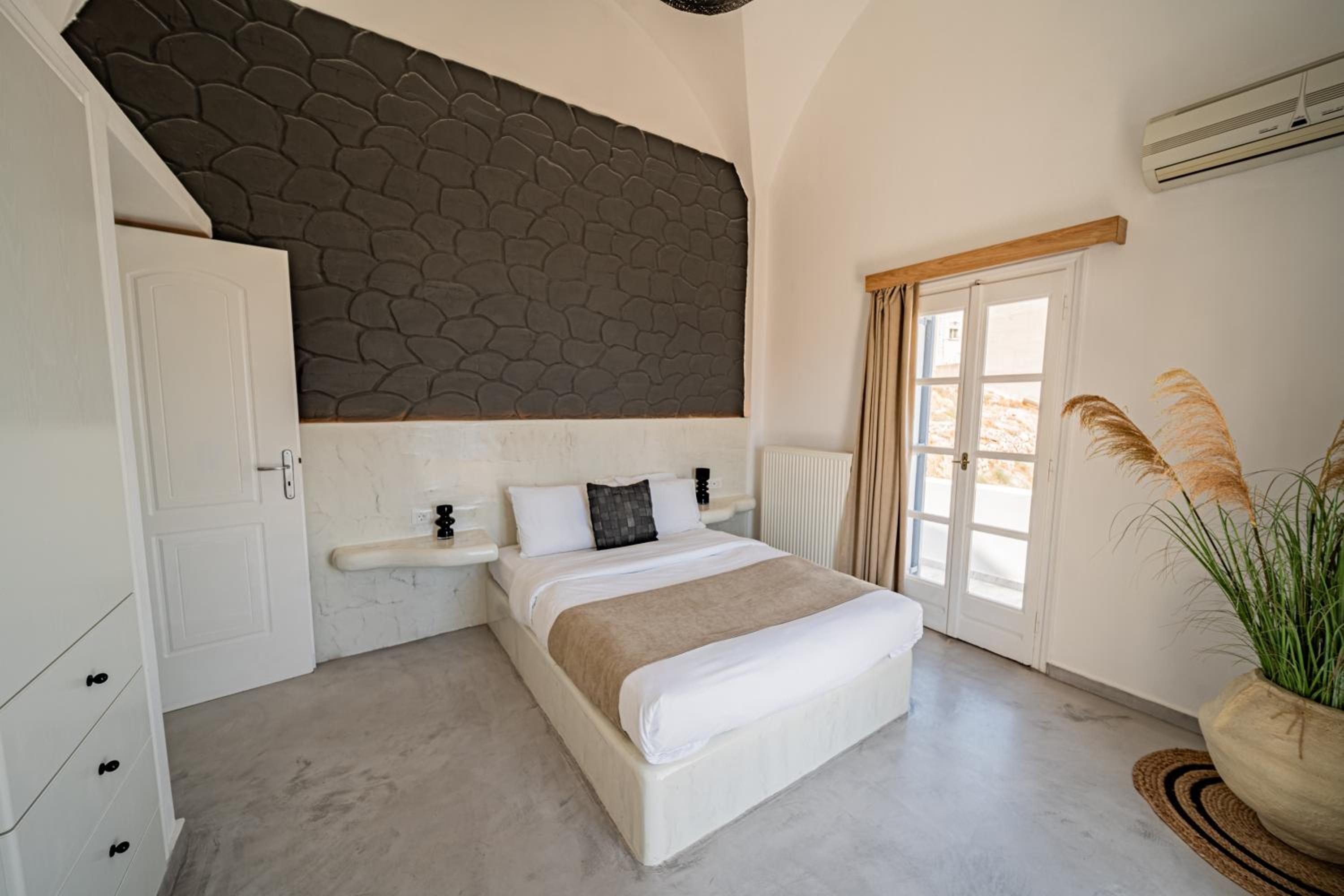 Bluewhite Suites & Villa Santorini photo 3