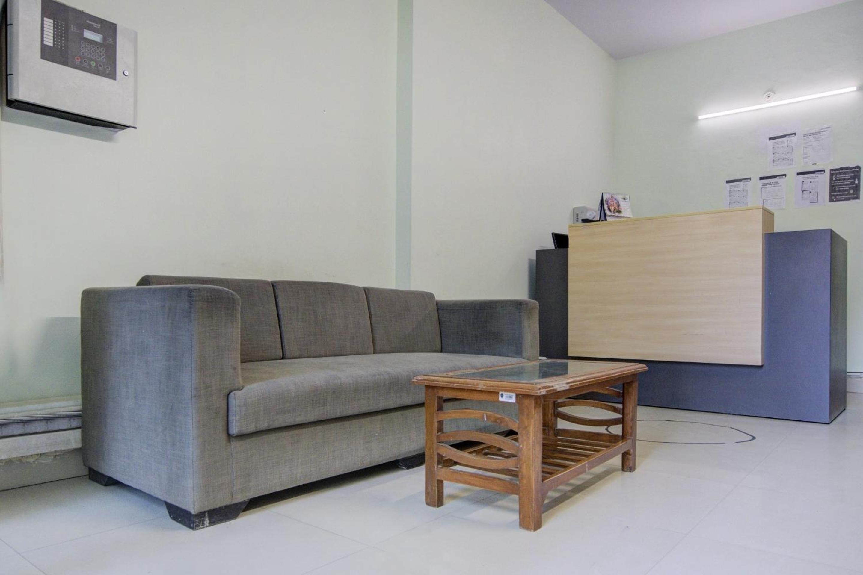 Lobby & Reception