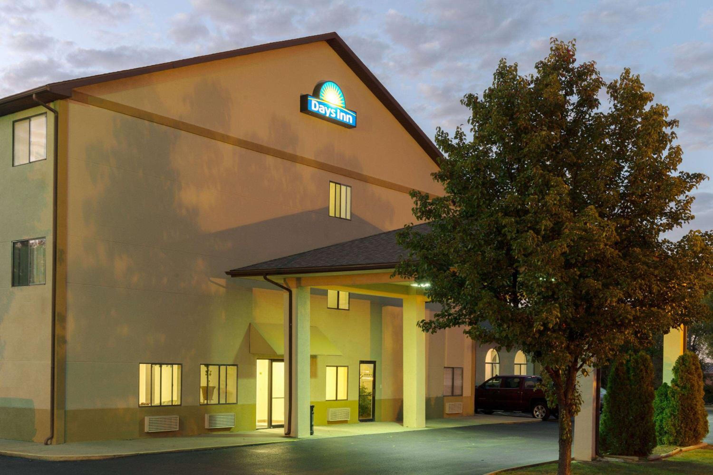 Mount Vernon Vacations - Days Inn by Wyndham Mount Vernon - Property Image 1