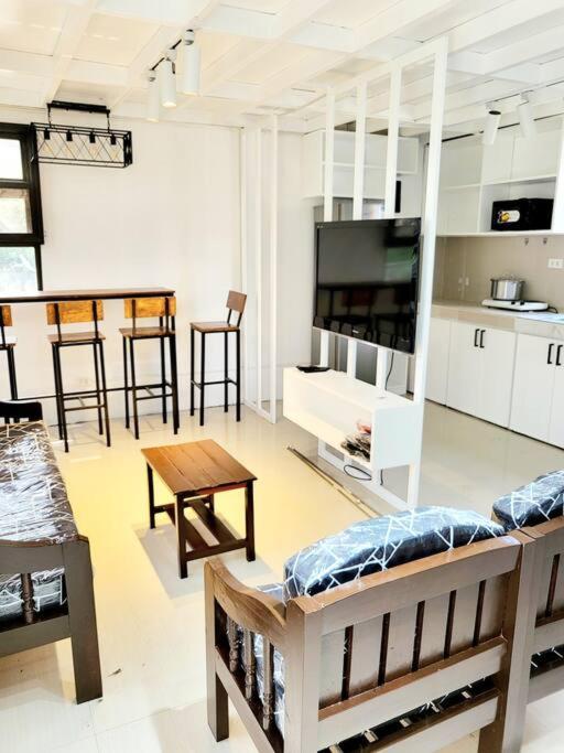 Tagaytay Green Cabin Staycation Free Parking Over 8pax Public Transport Accessible 0201 view 4