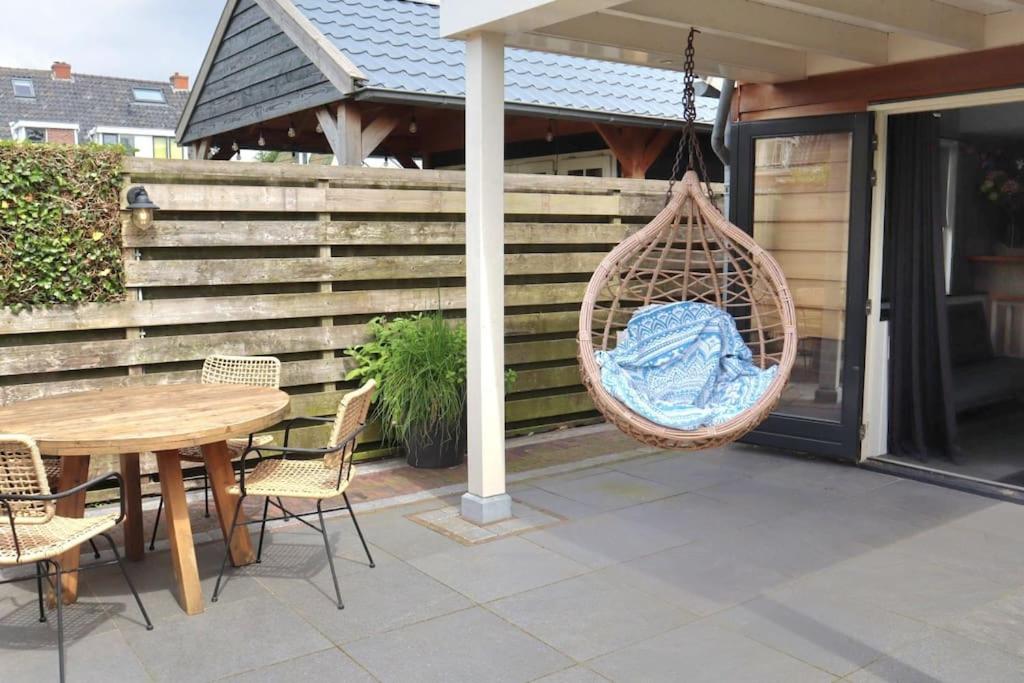 Have a nice stay! - Trendy Vakantiehuis Carpe Diem met eigen tuin view 3