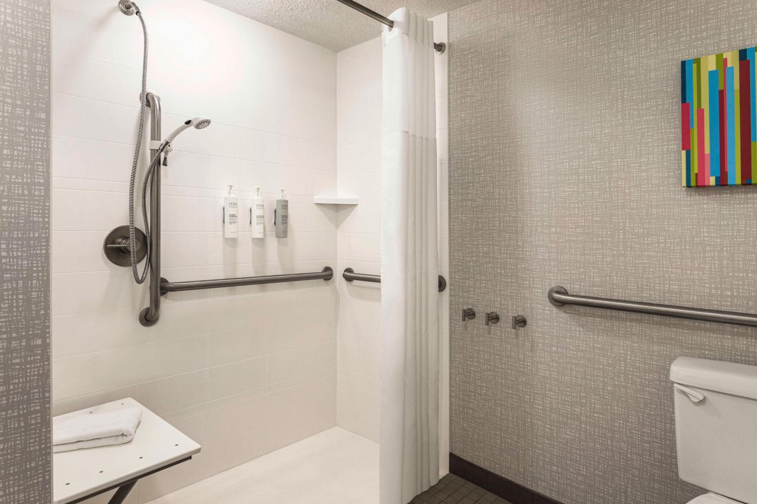 Springfield Vacations - Hampton Inn  Suites Springfield - Property Image 7