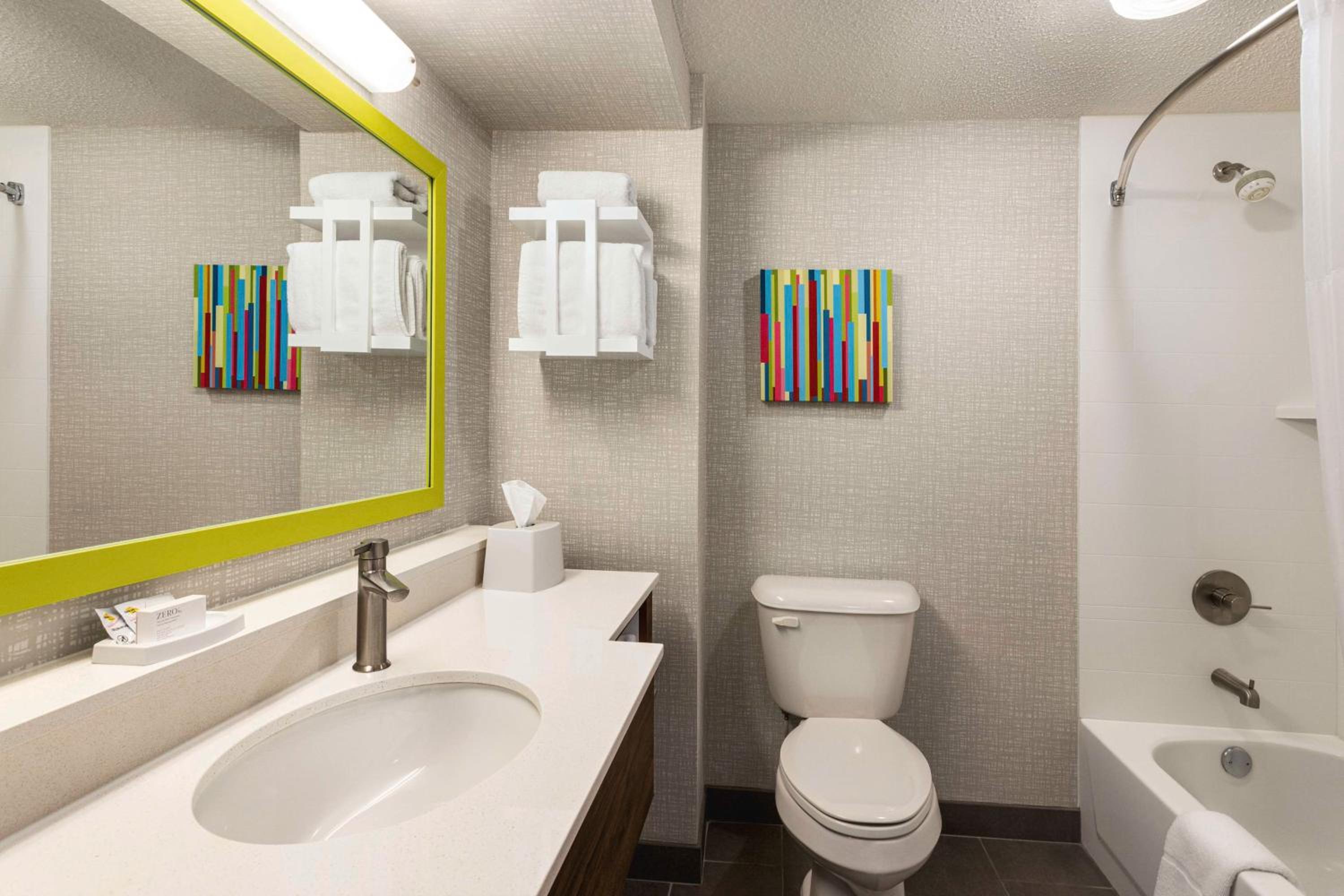 Springfield Vacations - Hampton Inn  Suites Springfield - Property Image 3