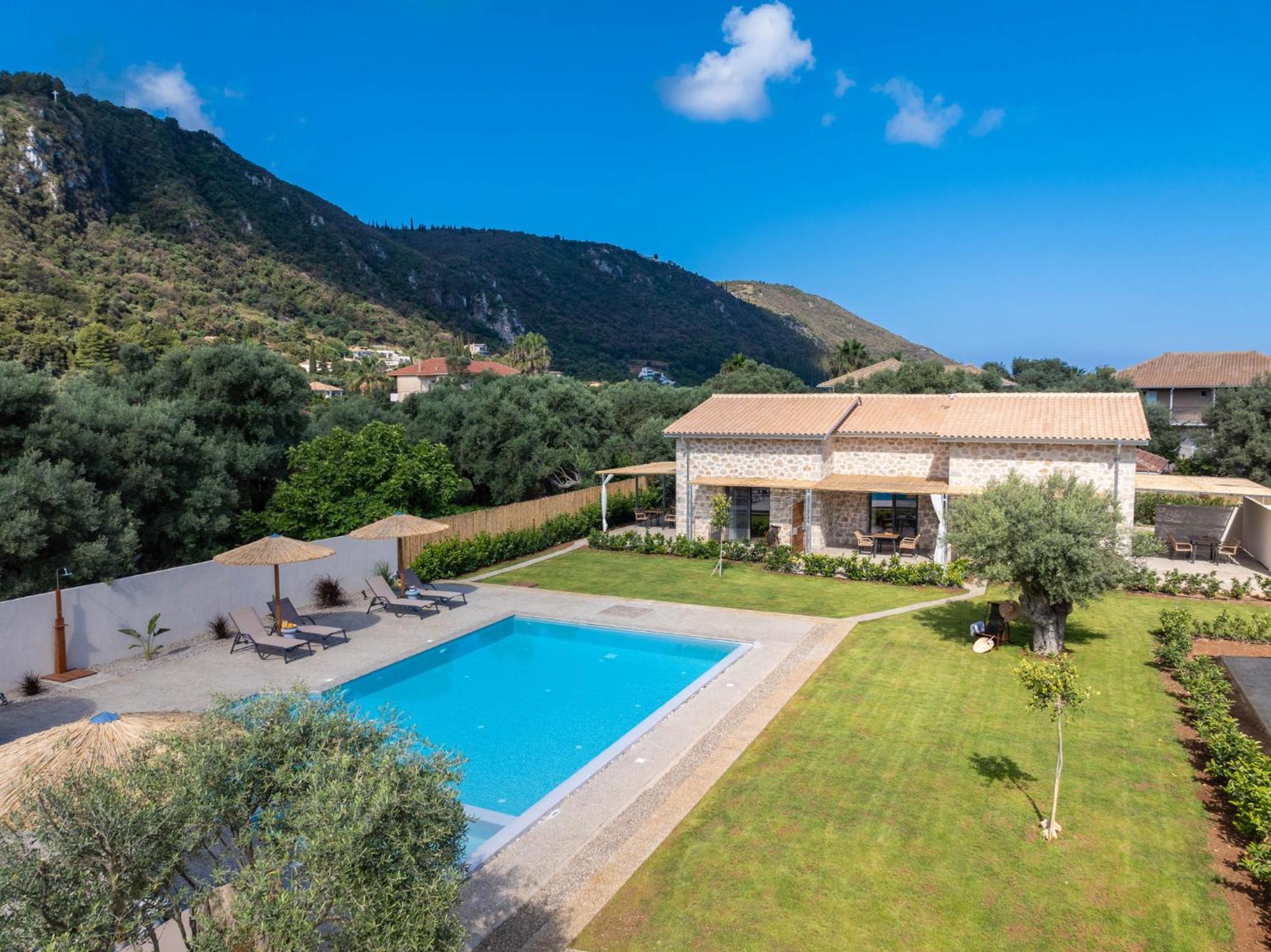 YANNIS RETREAT