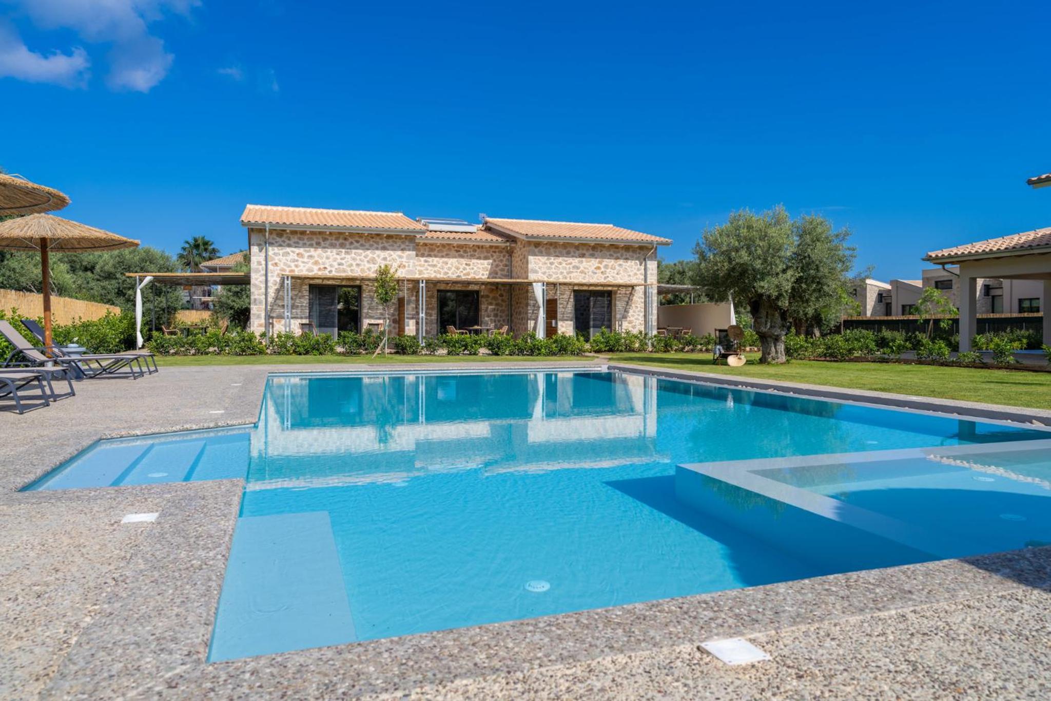 YANNIS RETREAT