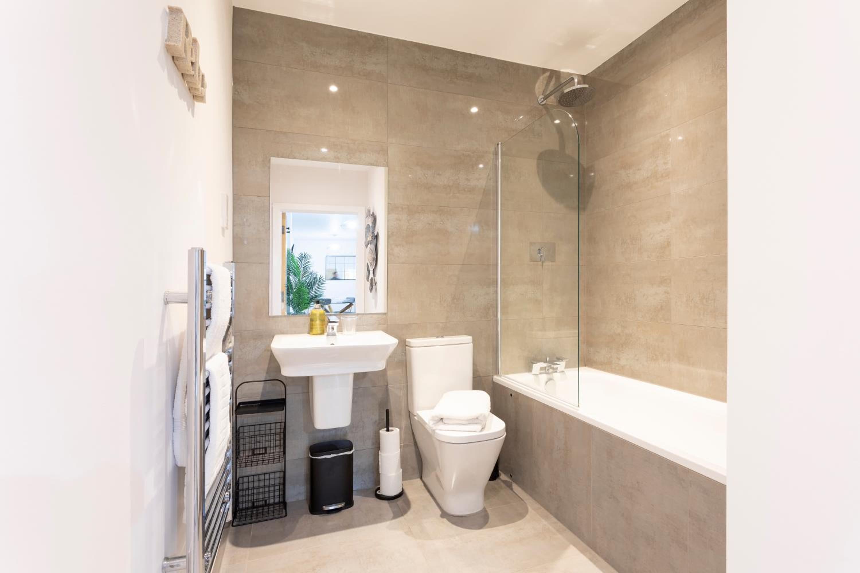 1 Bed Apartment - Redhill Central, Surrey, Gatwick #4