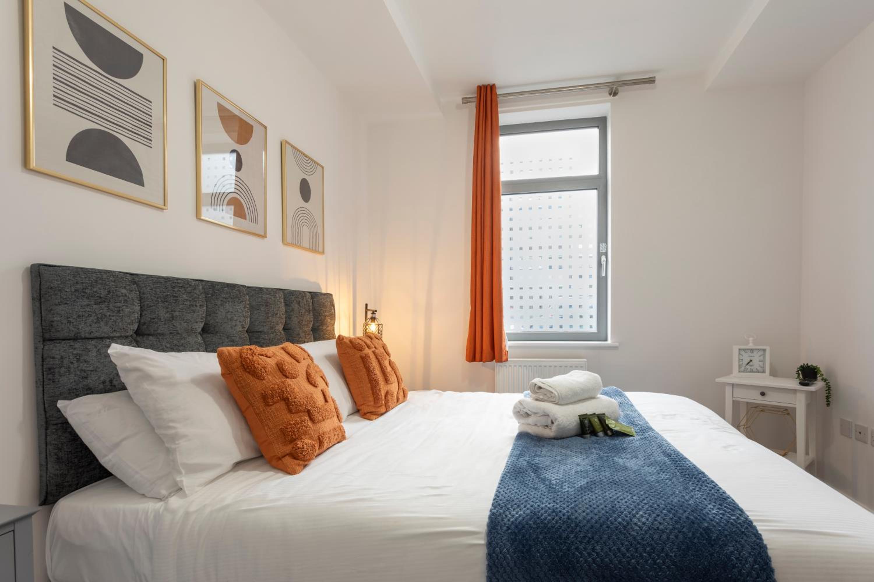 1 Bed Apartment - Redhill Central, Surrey, Gatwick #4, photo 8