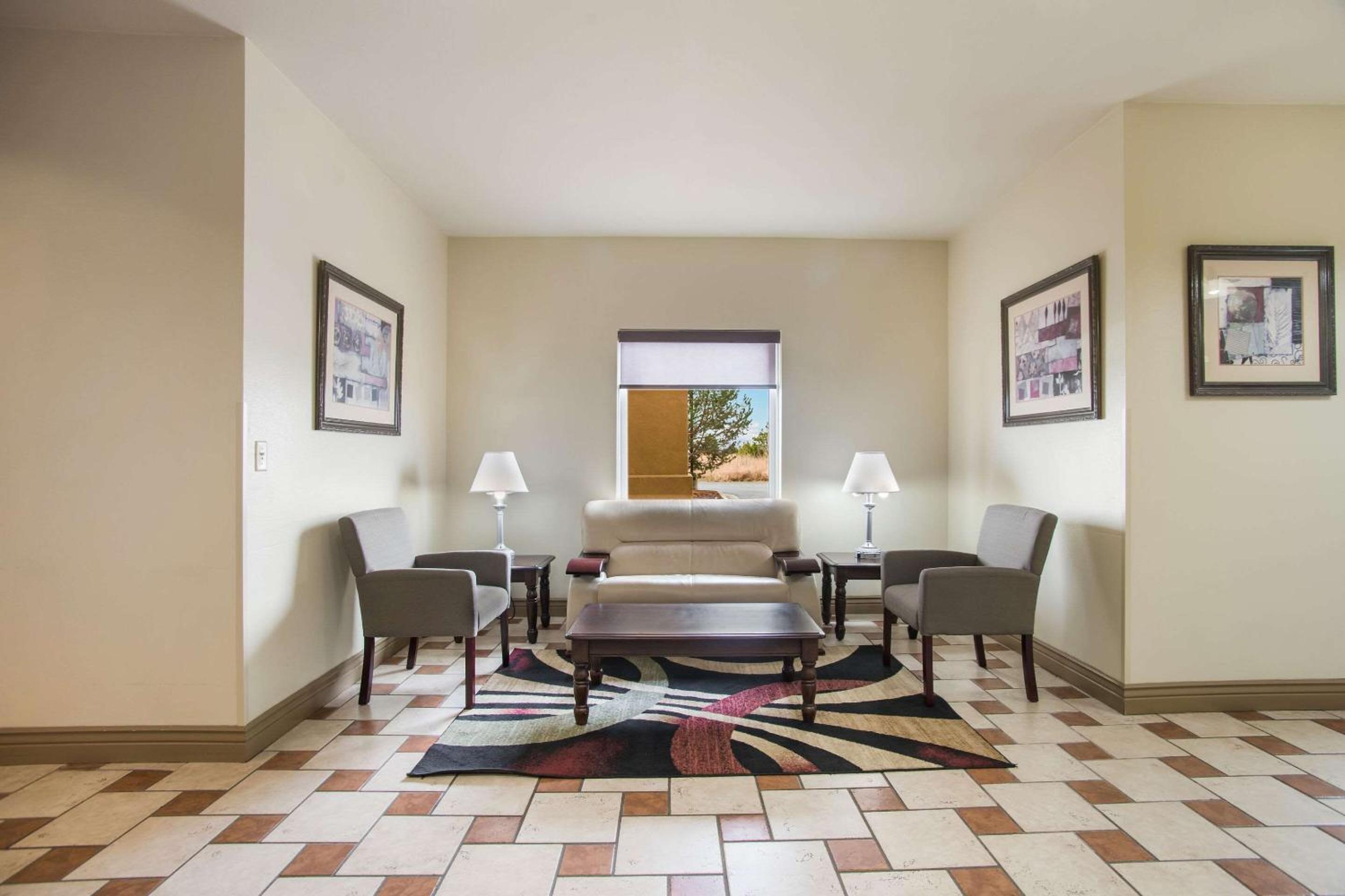 Econo Lodge Anderson view 4