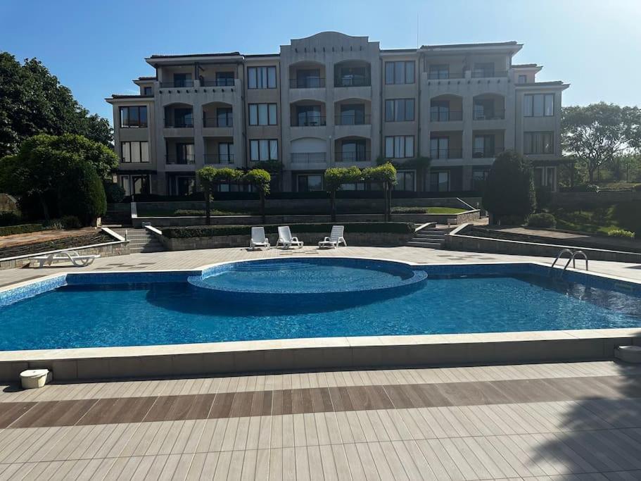 Apartment in Paradise View complex