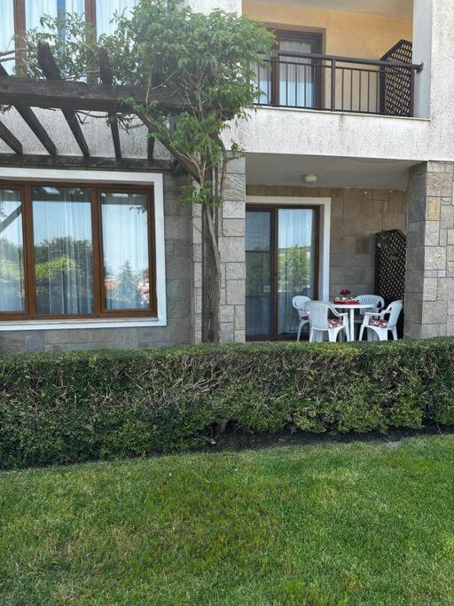 Apartment in Paradise View complex