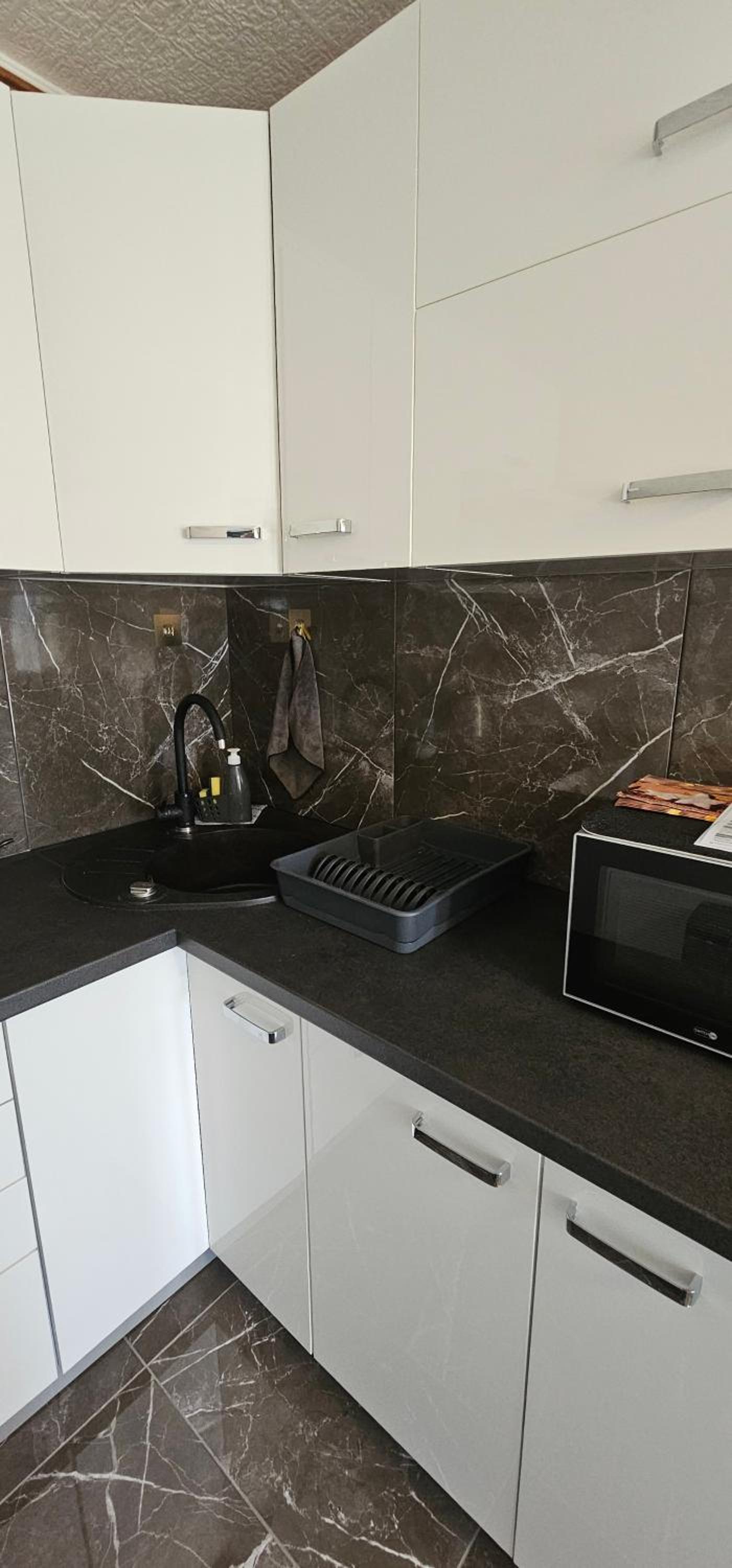 ENA 1&2 apartments-free parking 2200 m2-truck,trailer,boats friendly-EASY D1 access