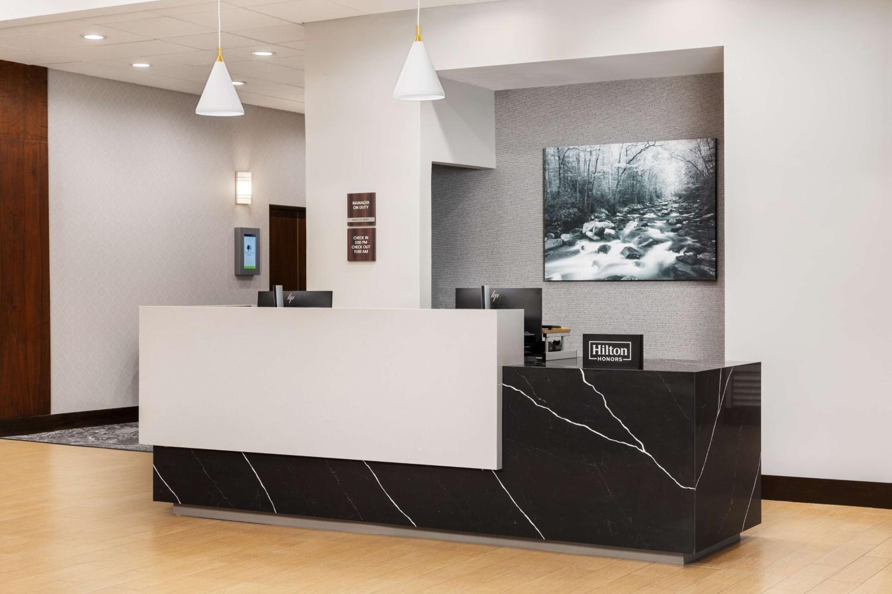 Doubletree By Hilton Greensboro Airport