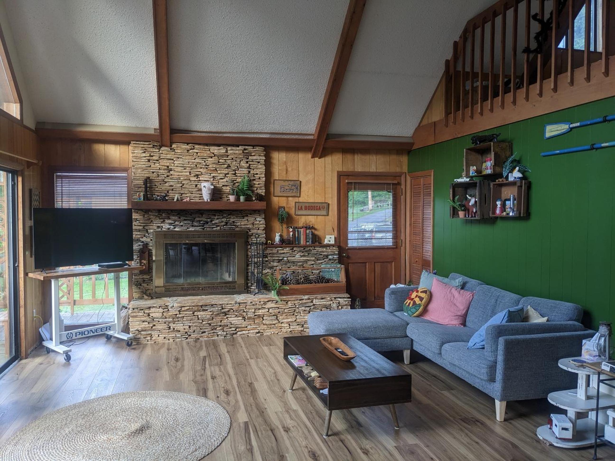 Cabin with Great Mountain views