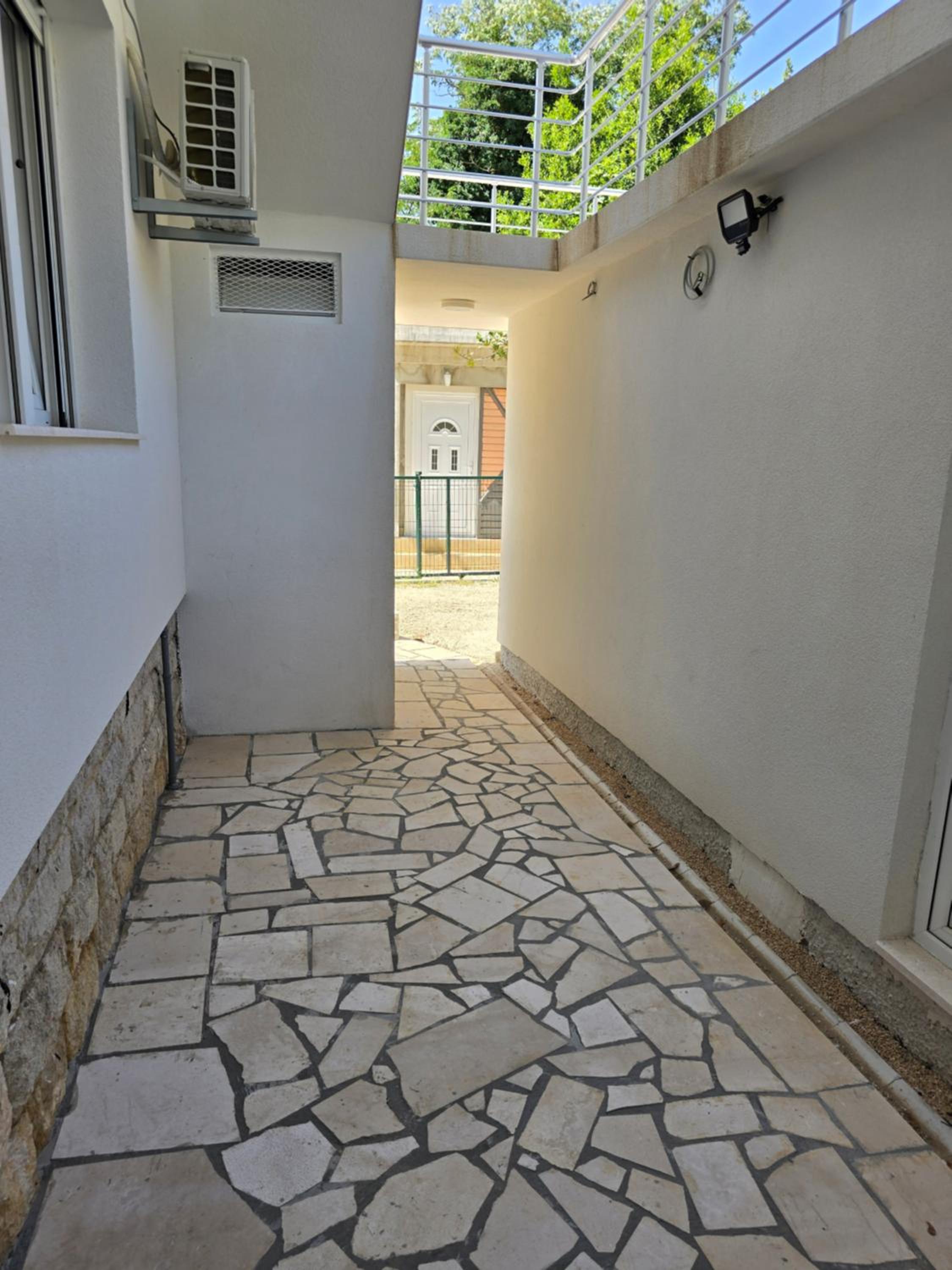 Photo 53