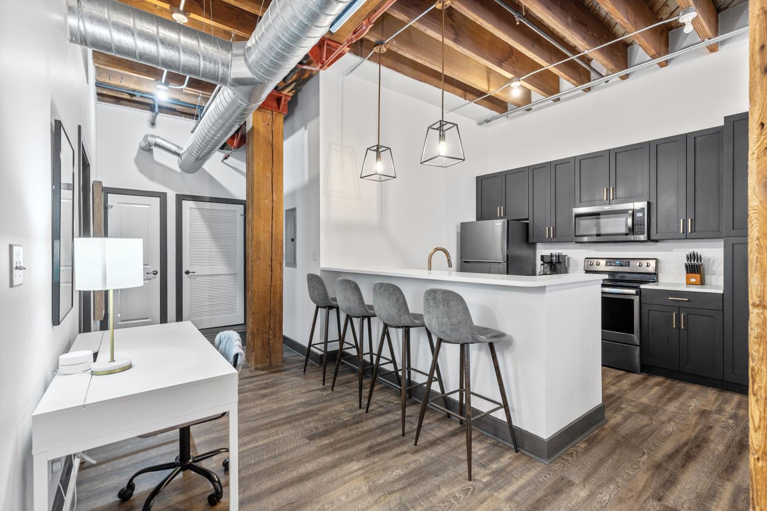 2BR Loft-Parking-Gym-Roof Deck-4K - Property Image 20