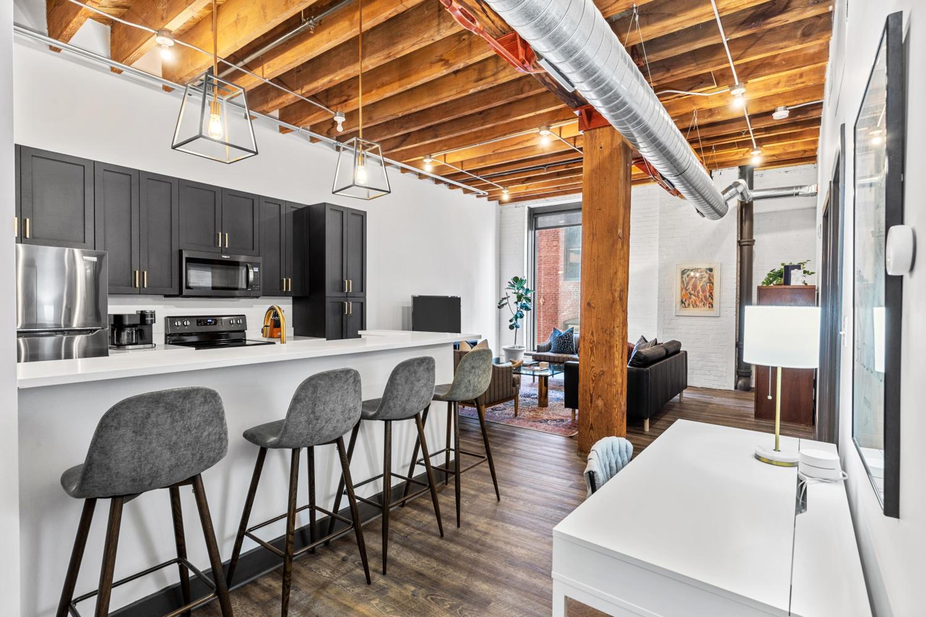 2BR Loft-Parking-Gym-Roof Deck-4K - Property Image 21