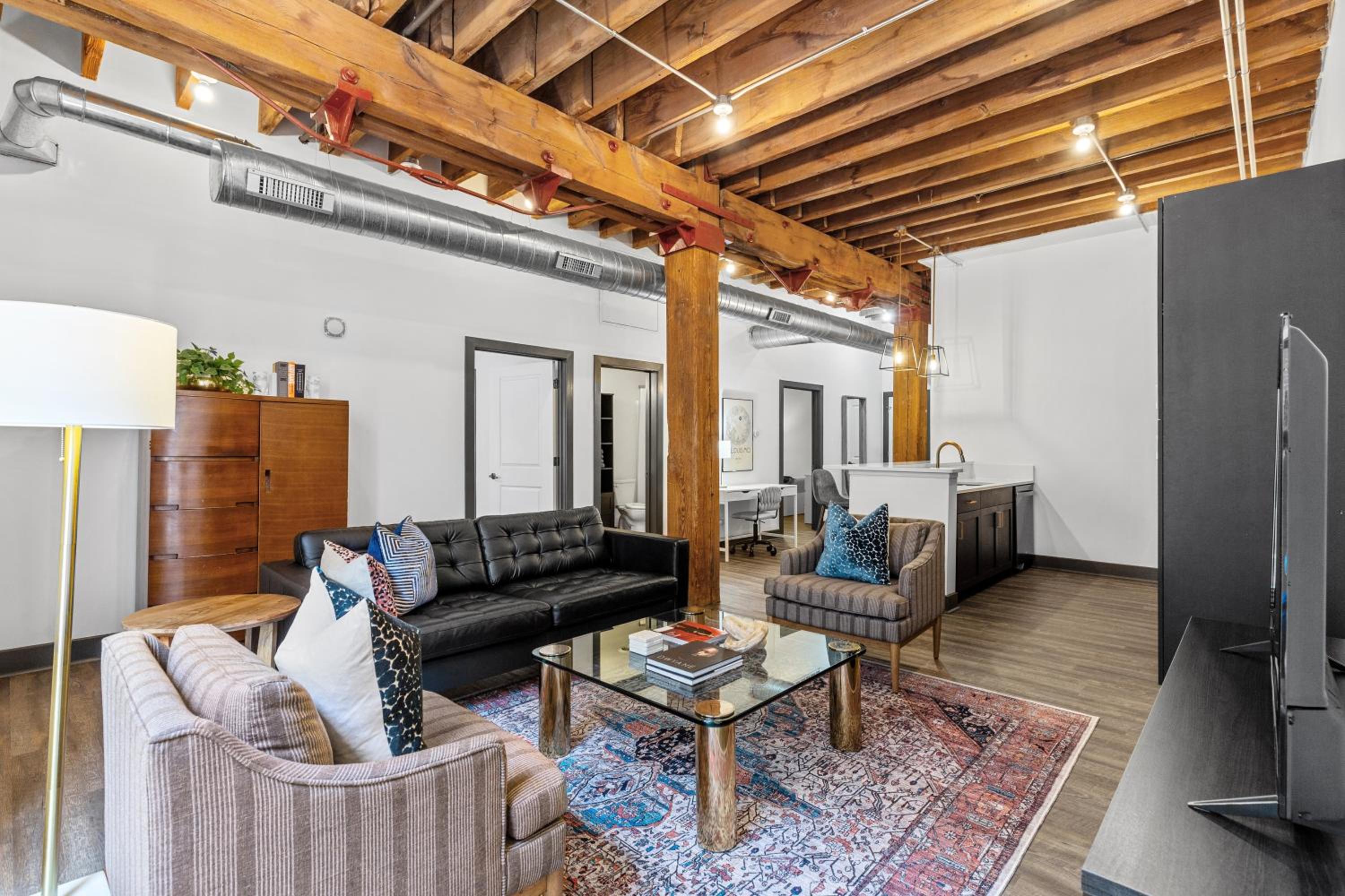 Ofallon Vacations - 2BR Loft-Parking-Gym-Roof Deck-4K - Property Image 1