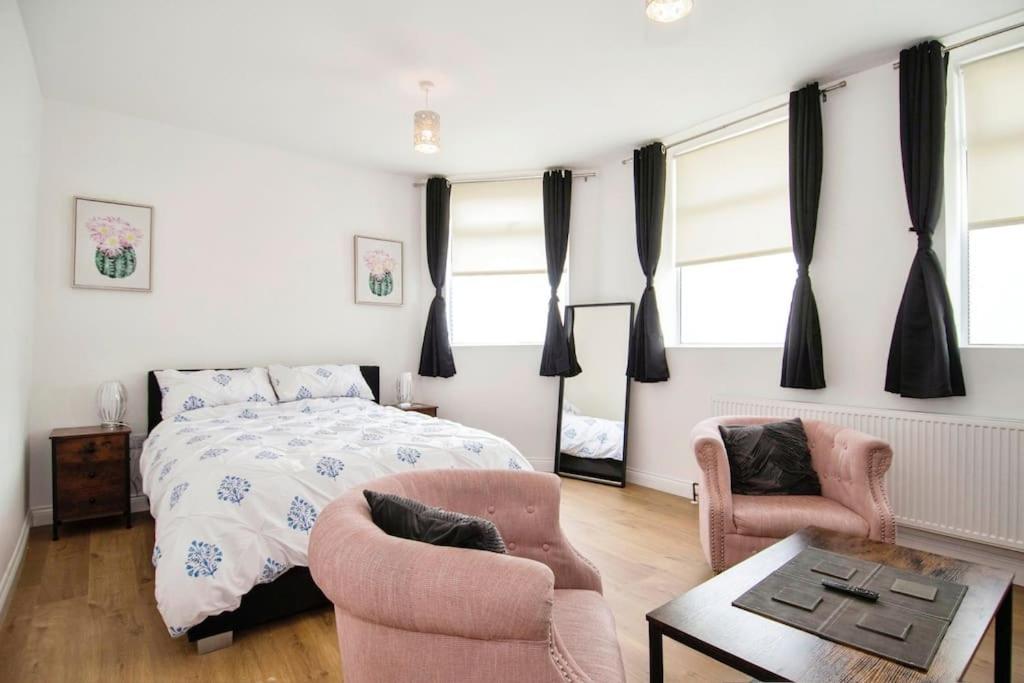 Open plan 1 bed flat for professional all bills included view 3