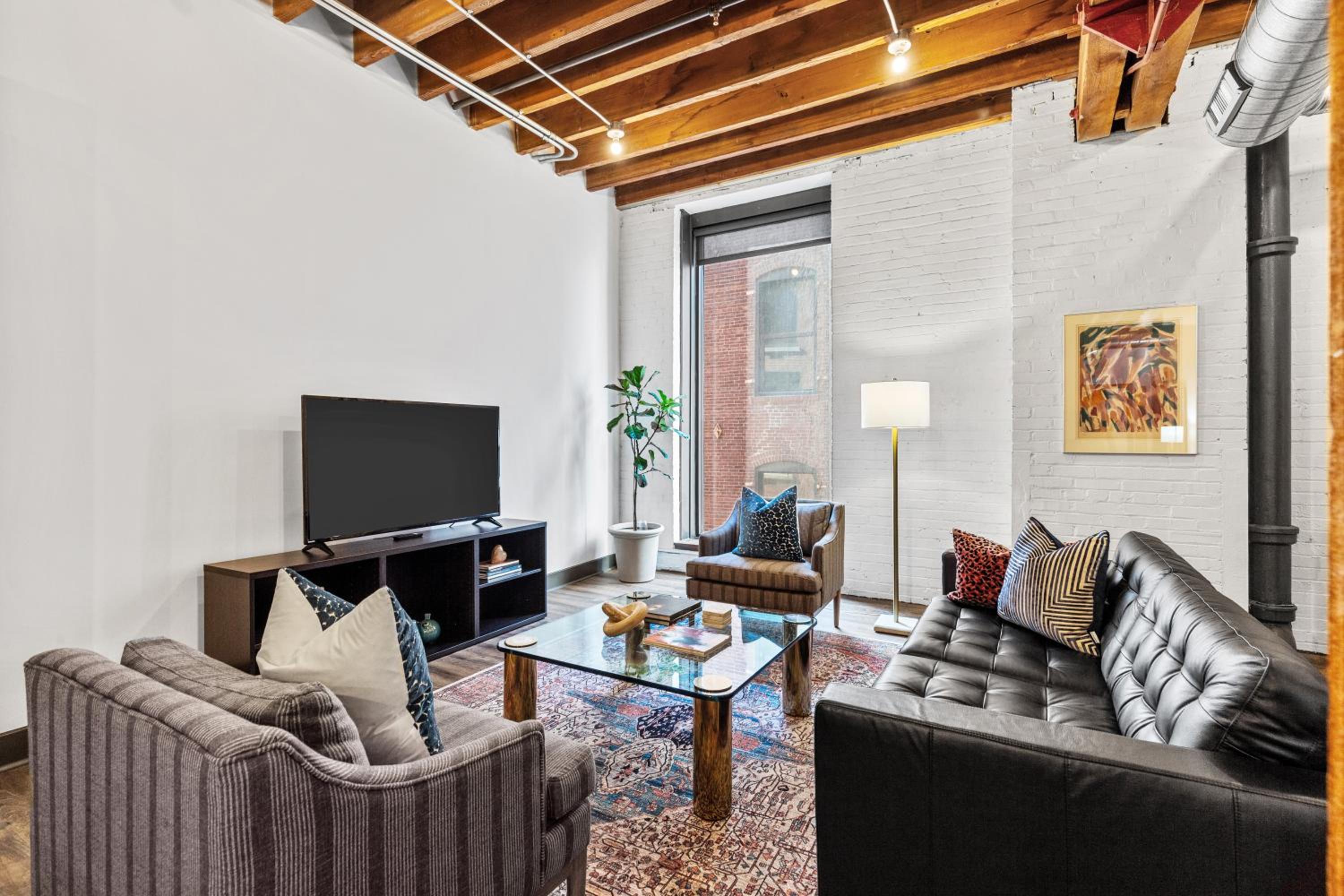 2BR Loft-Parking-Gym-Roof Deck-4K - Property Image 1