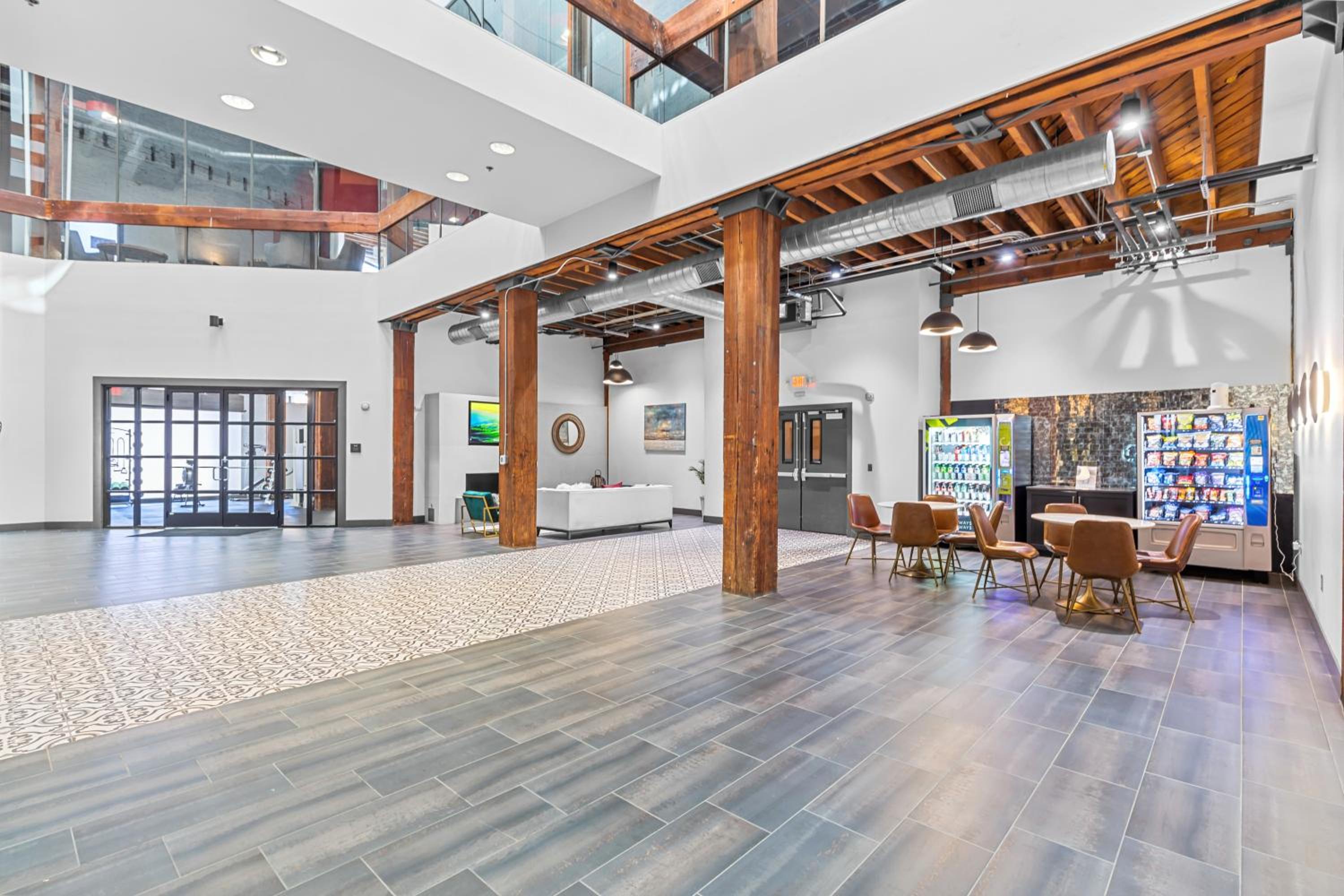 2BR Loft-Parking-Gym-Roof Deck-4K - Property Image 10