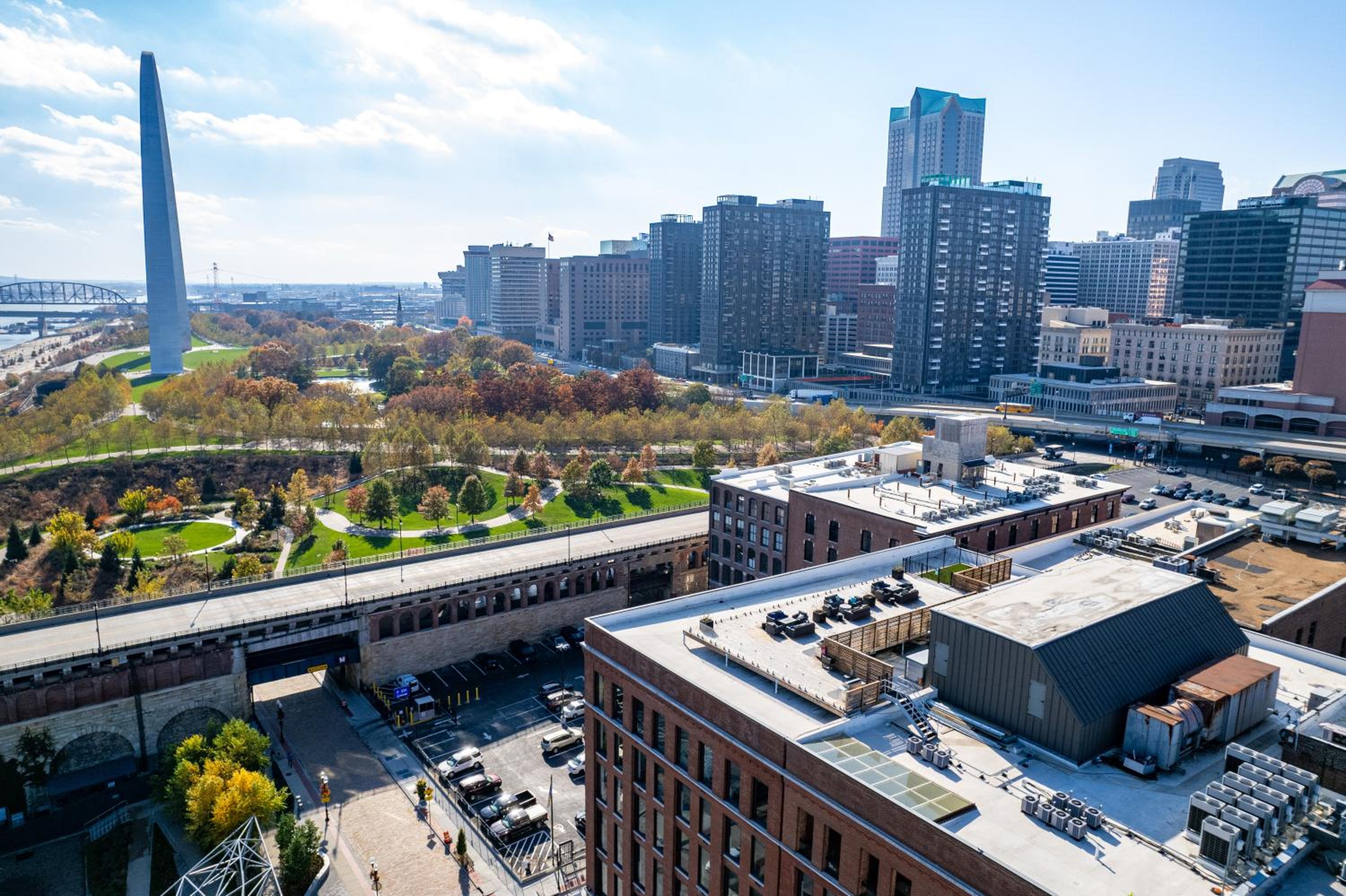 2BR Loft-Parking-Gym-Roof Deck-4K - Property Image 4