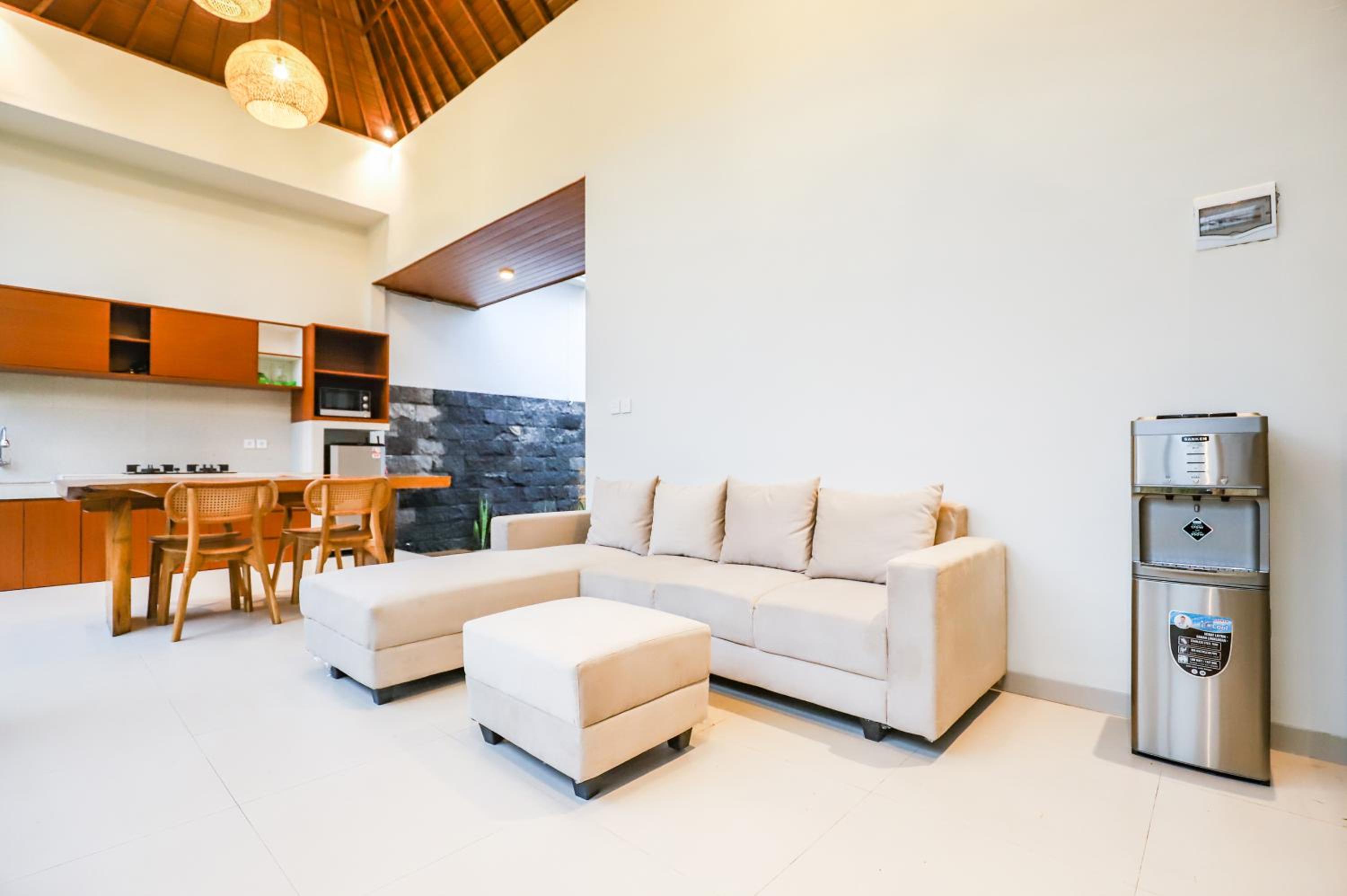 Dua Art Villa 1: Creative Space Near TitiBatu Club view 3