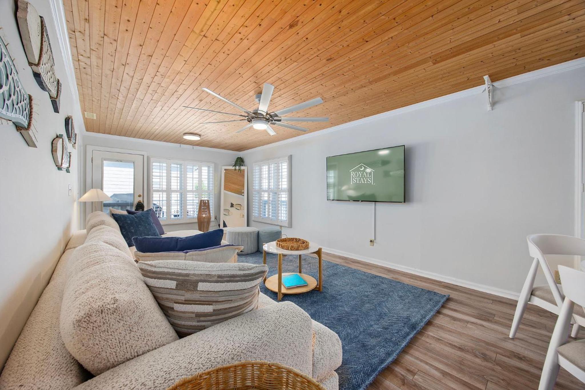 Grove Cove - 1'5 Blocks from Beach- Dog Friendly view 5