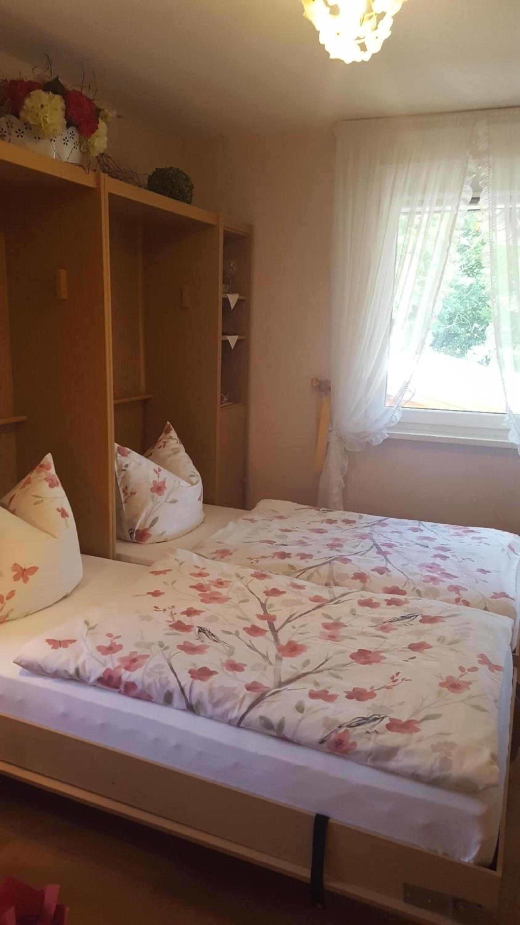 Kleines Appartement mit gepflegtem Garten