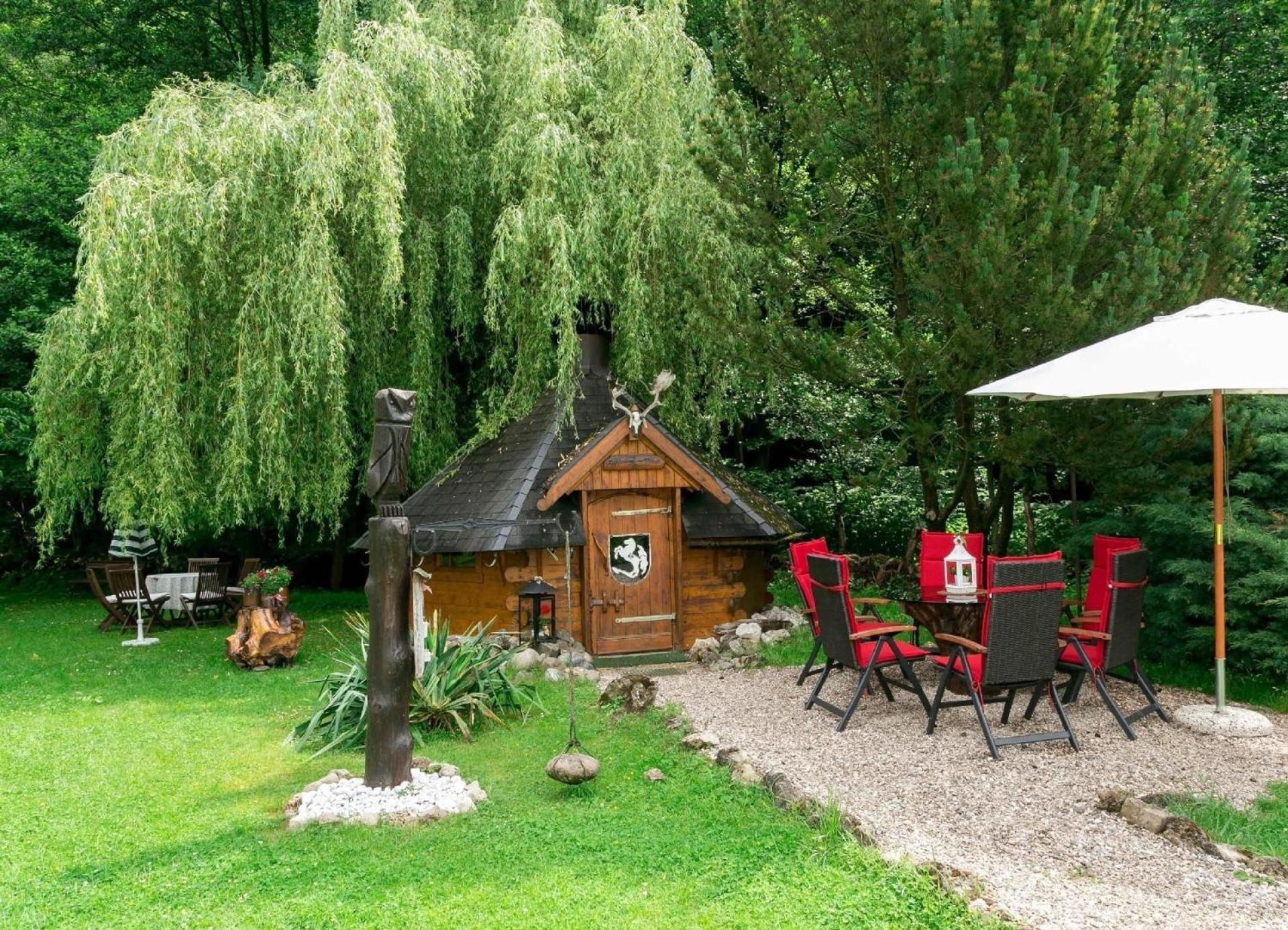 Kleines Appartement mit gepflegtem Garten