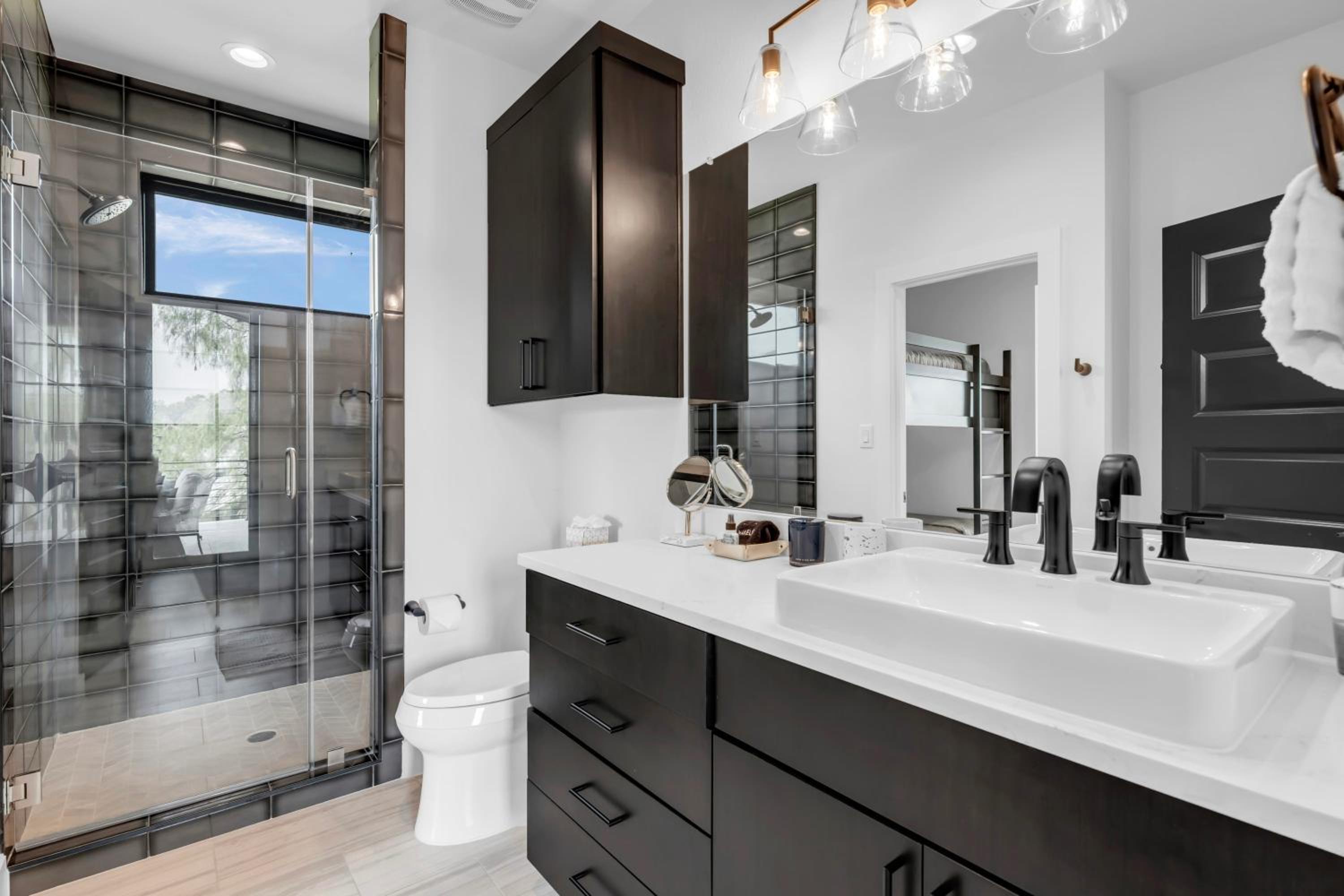 The Escape at 212 with Concierge Services view 4