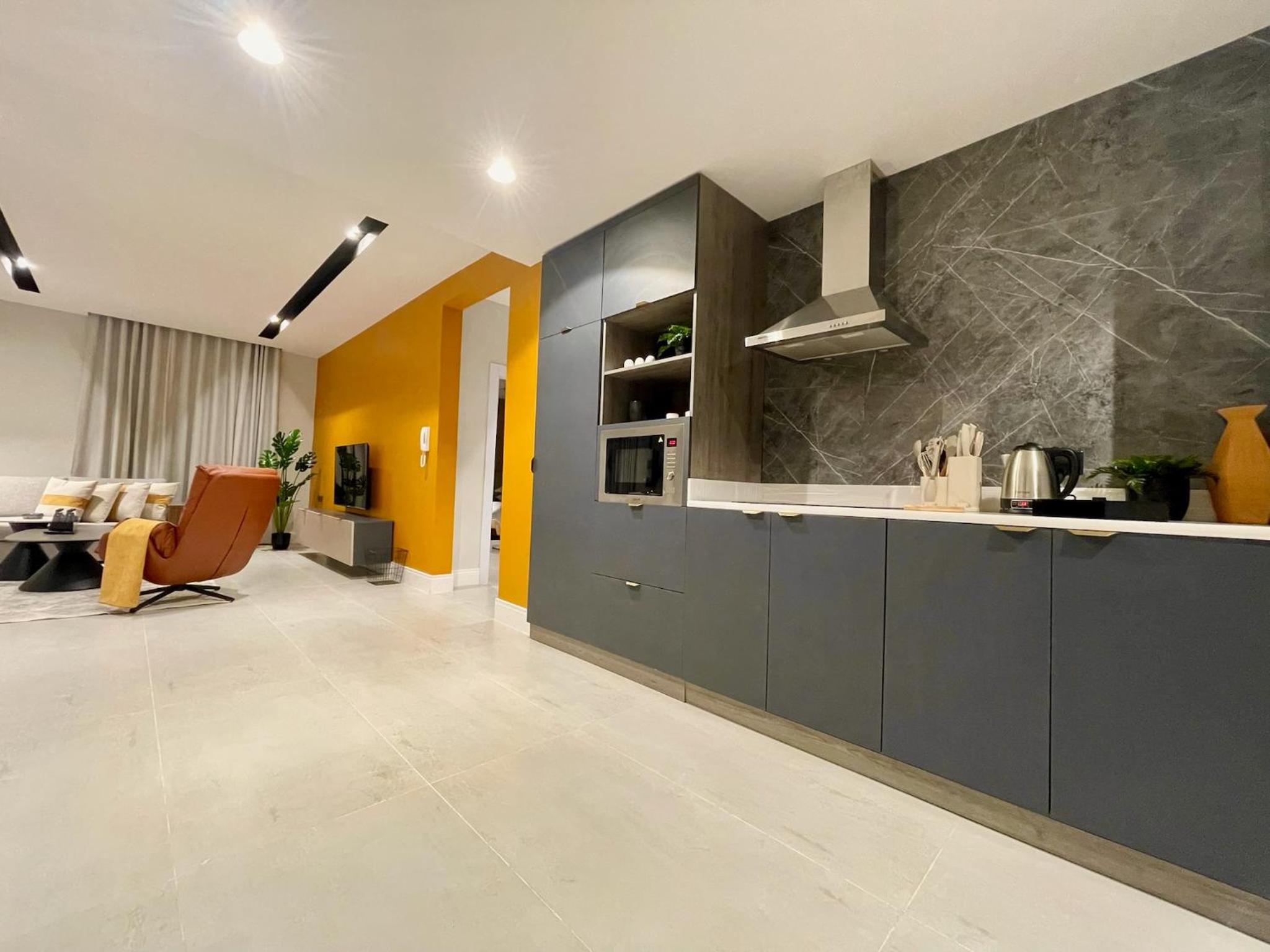 C Living - Executive - AQIQ