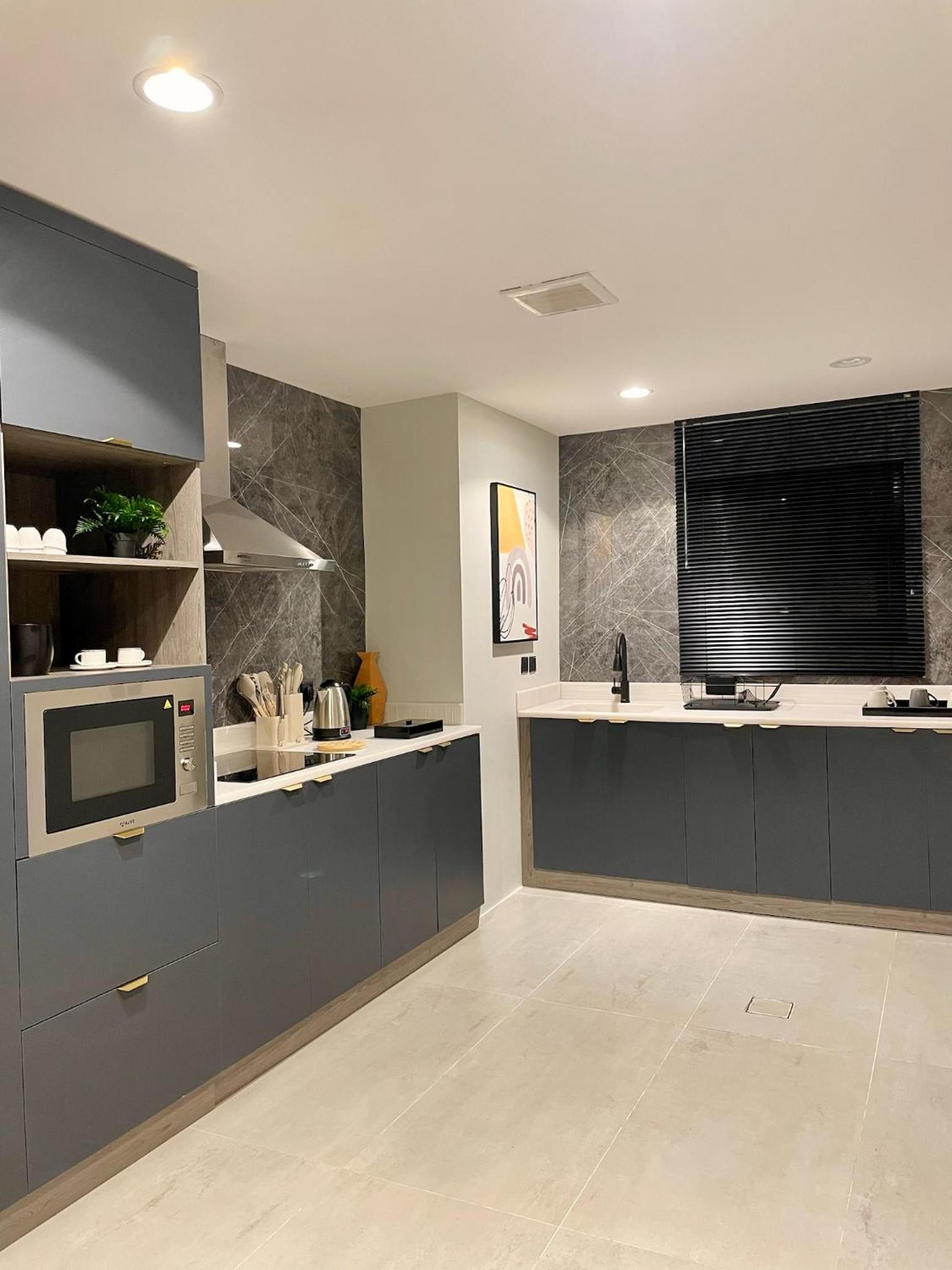 C Living - Executive - AQIQ