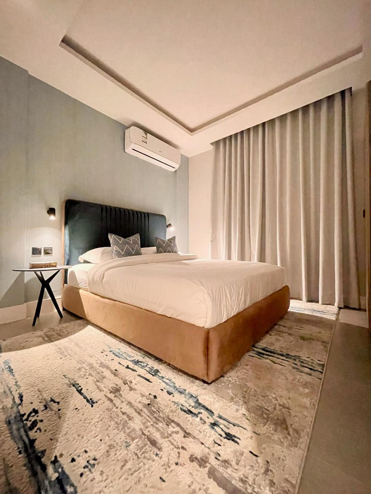 C Living - Executive - AQIQ