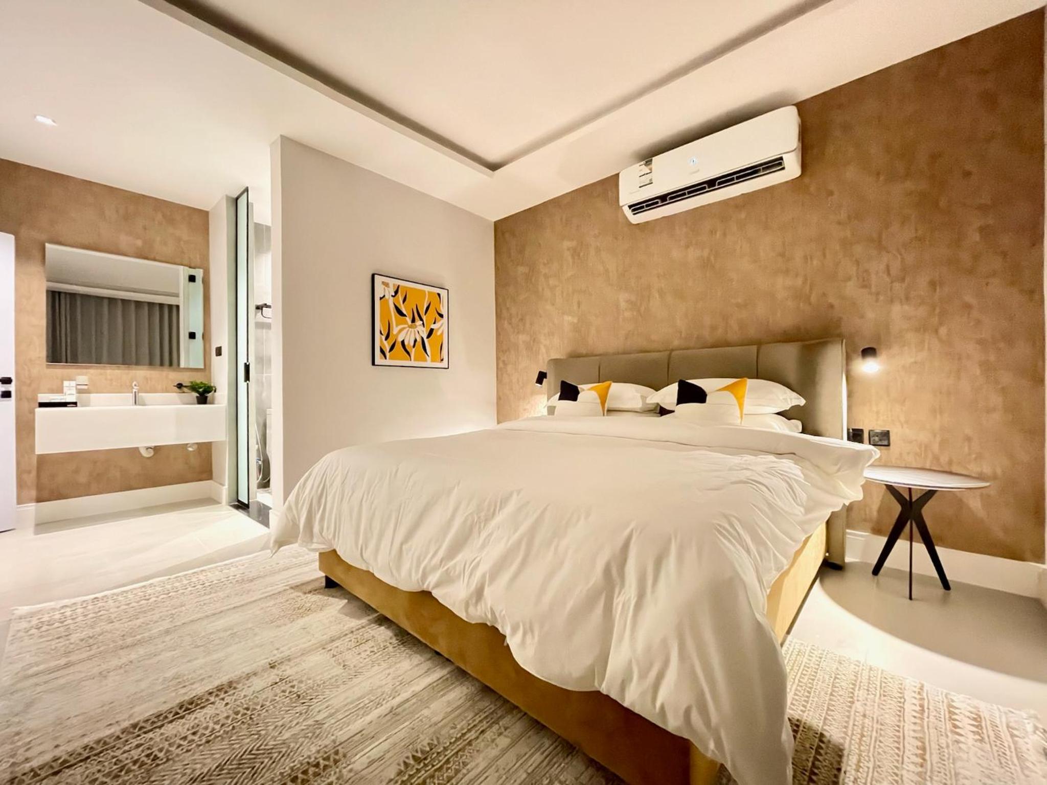 C Living - Executive - AQIQ