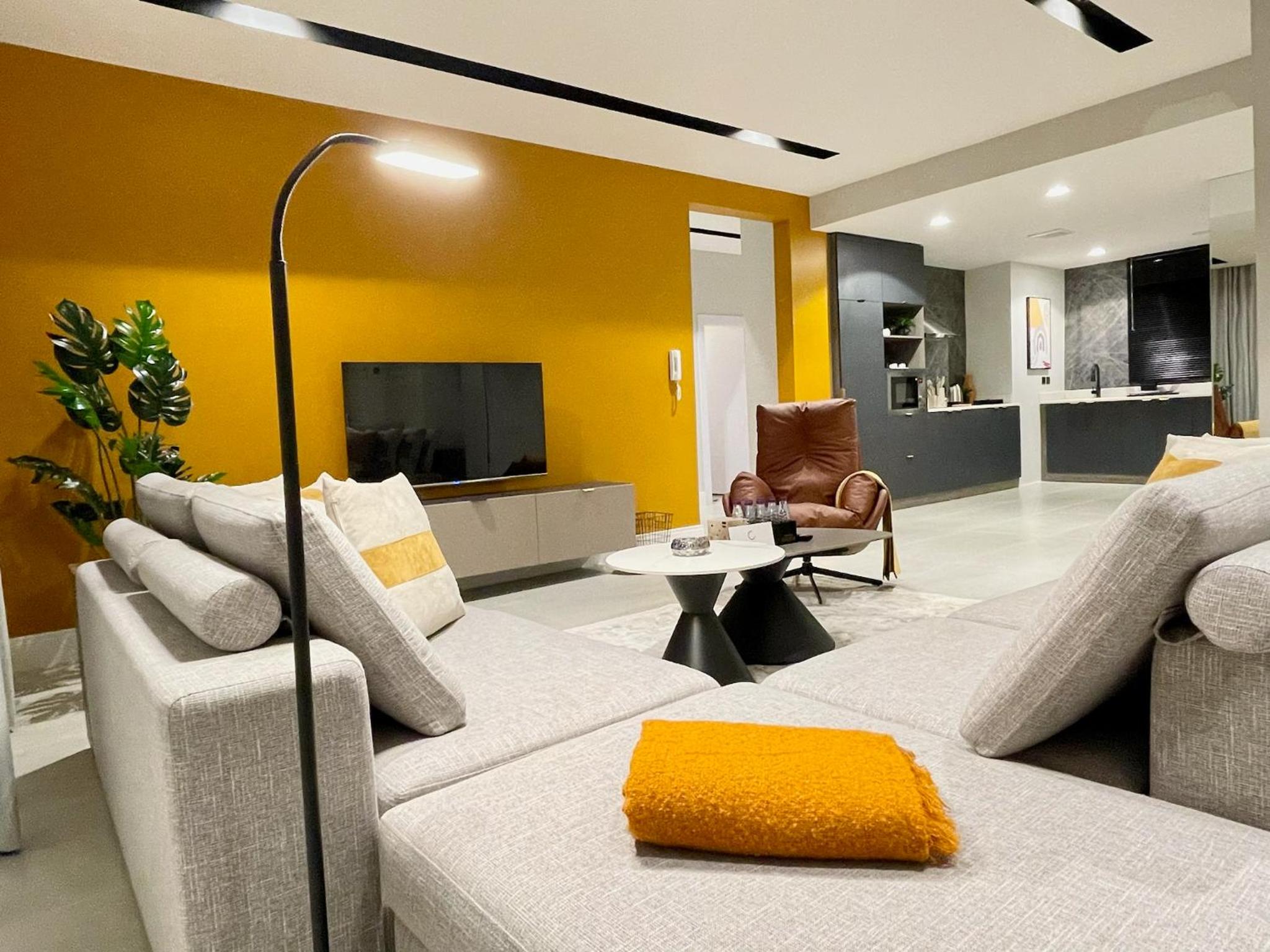 C Living - Executive - AQIQ