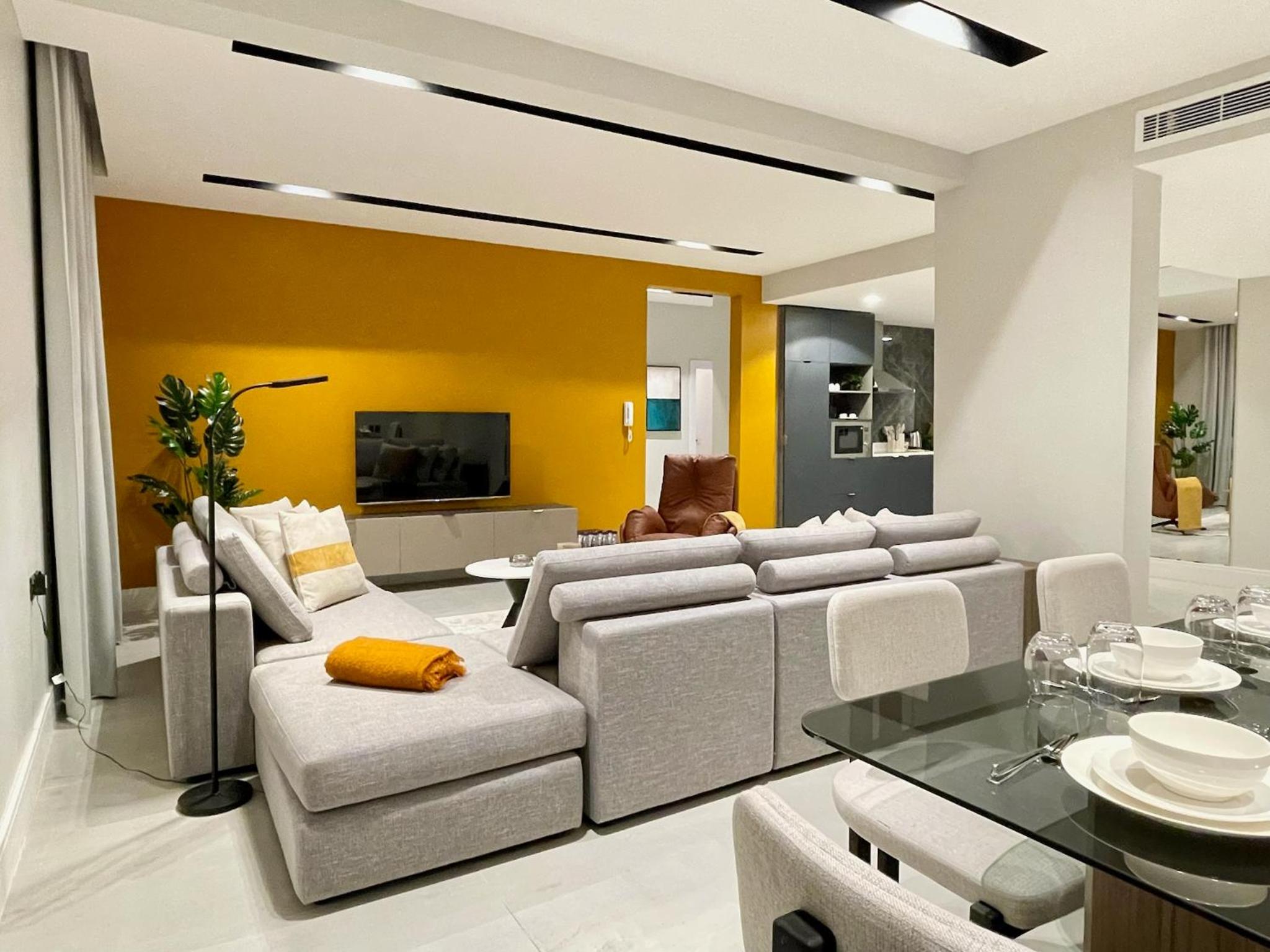 C Living - Executive - AQIQ