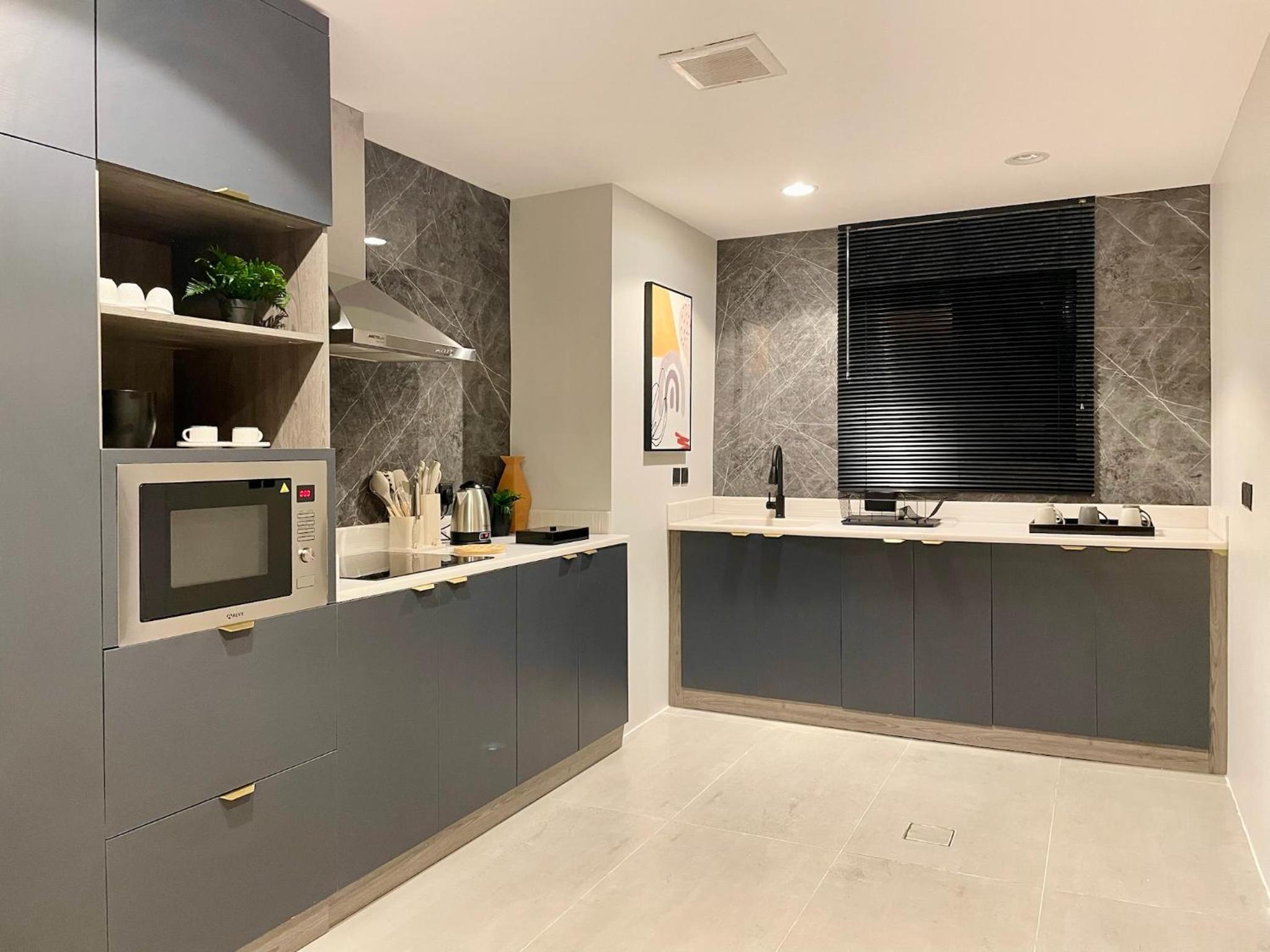 C Living - Executive - AQIQ