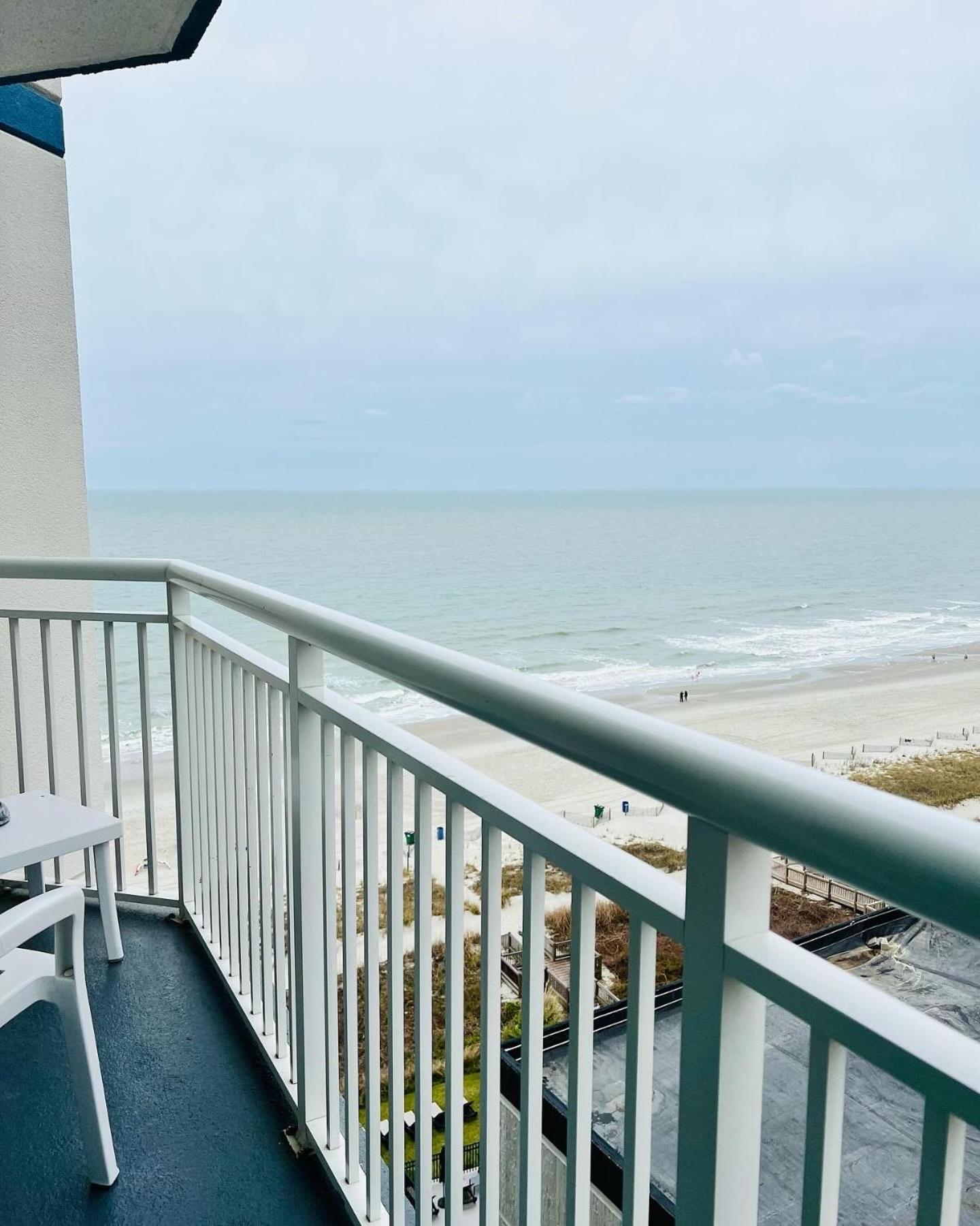 Oceanview Modern 1BR, king bed at Carolinian Resort