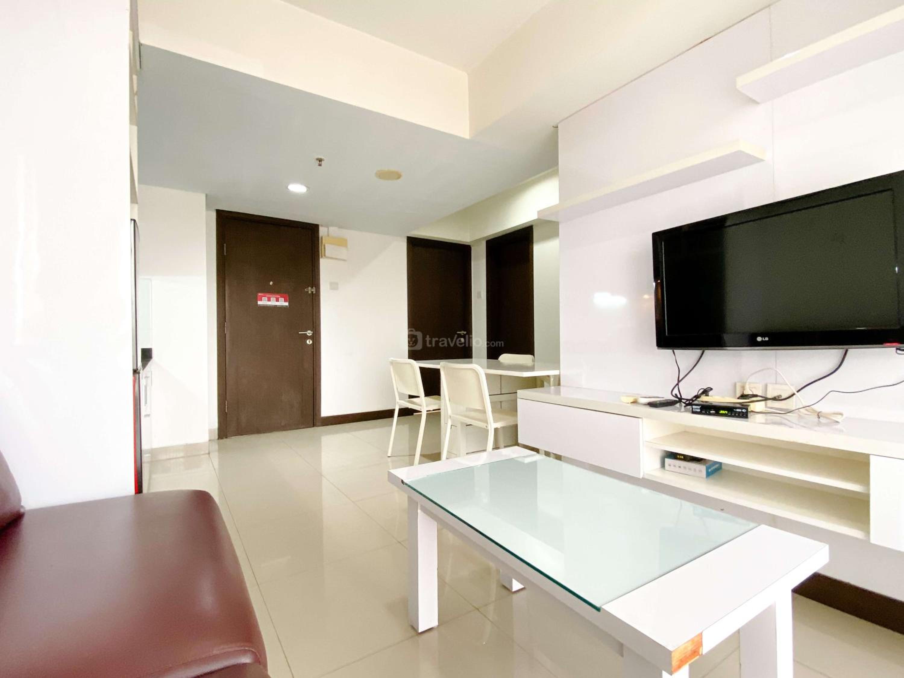 Comfort Stay and Homey 2BR Apartment at H Residence By Travelio view 5