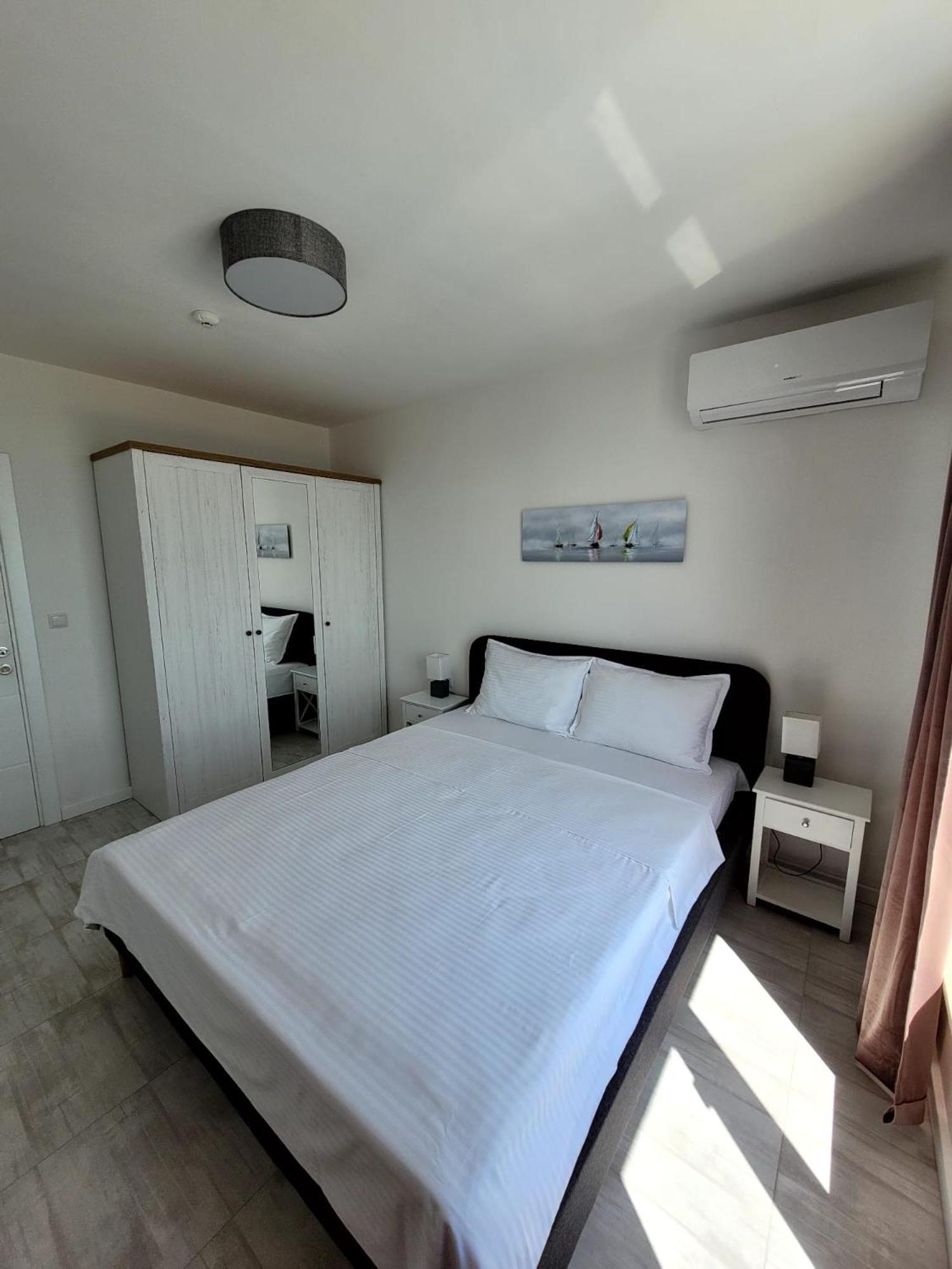 ONYX 1 Private Apartment Kralev