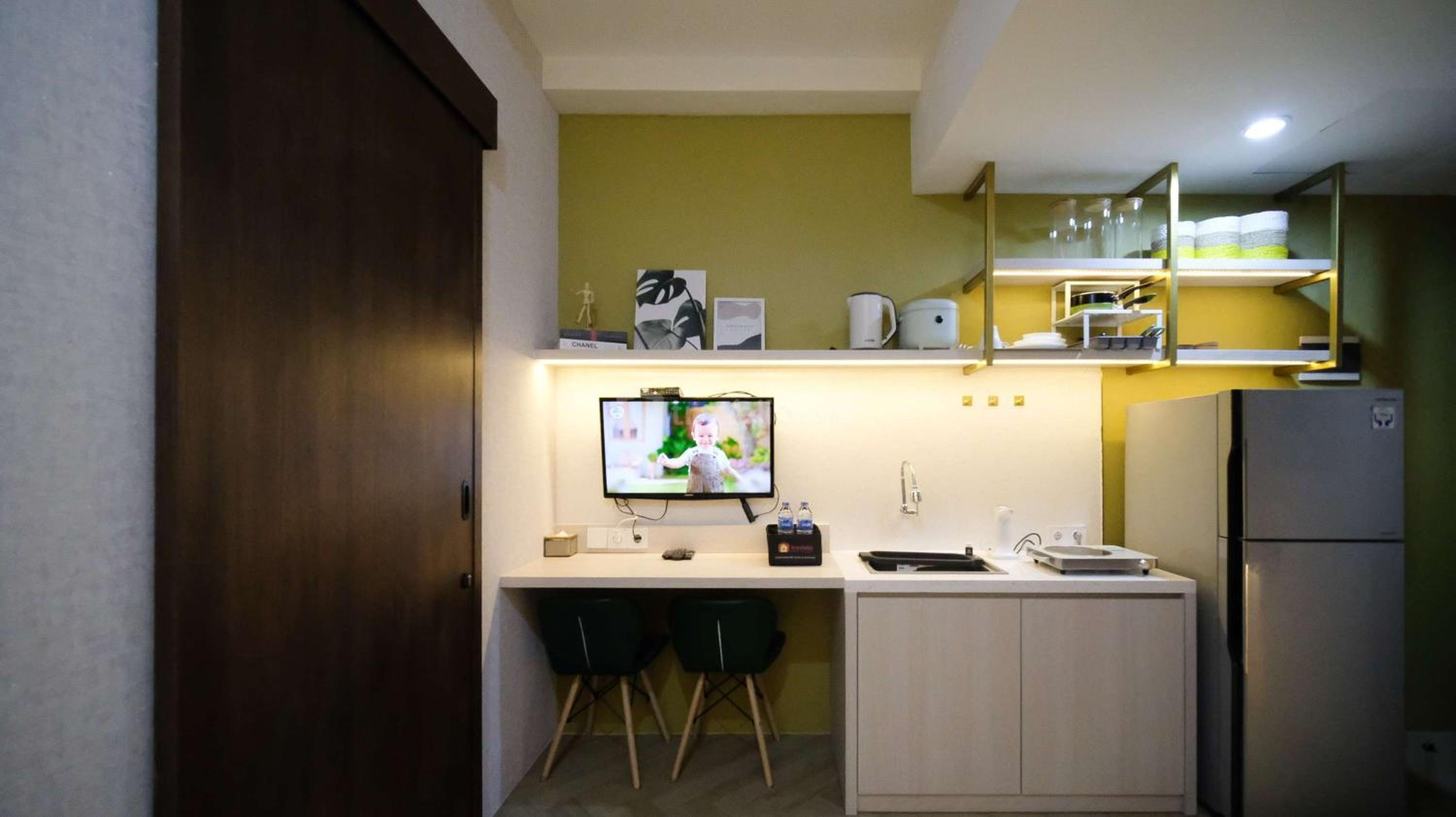 Comfort Living 1BR at The City Square Surabaya Apartment By Travelio view 5